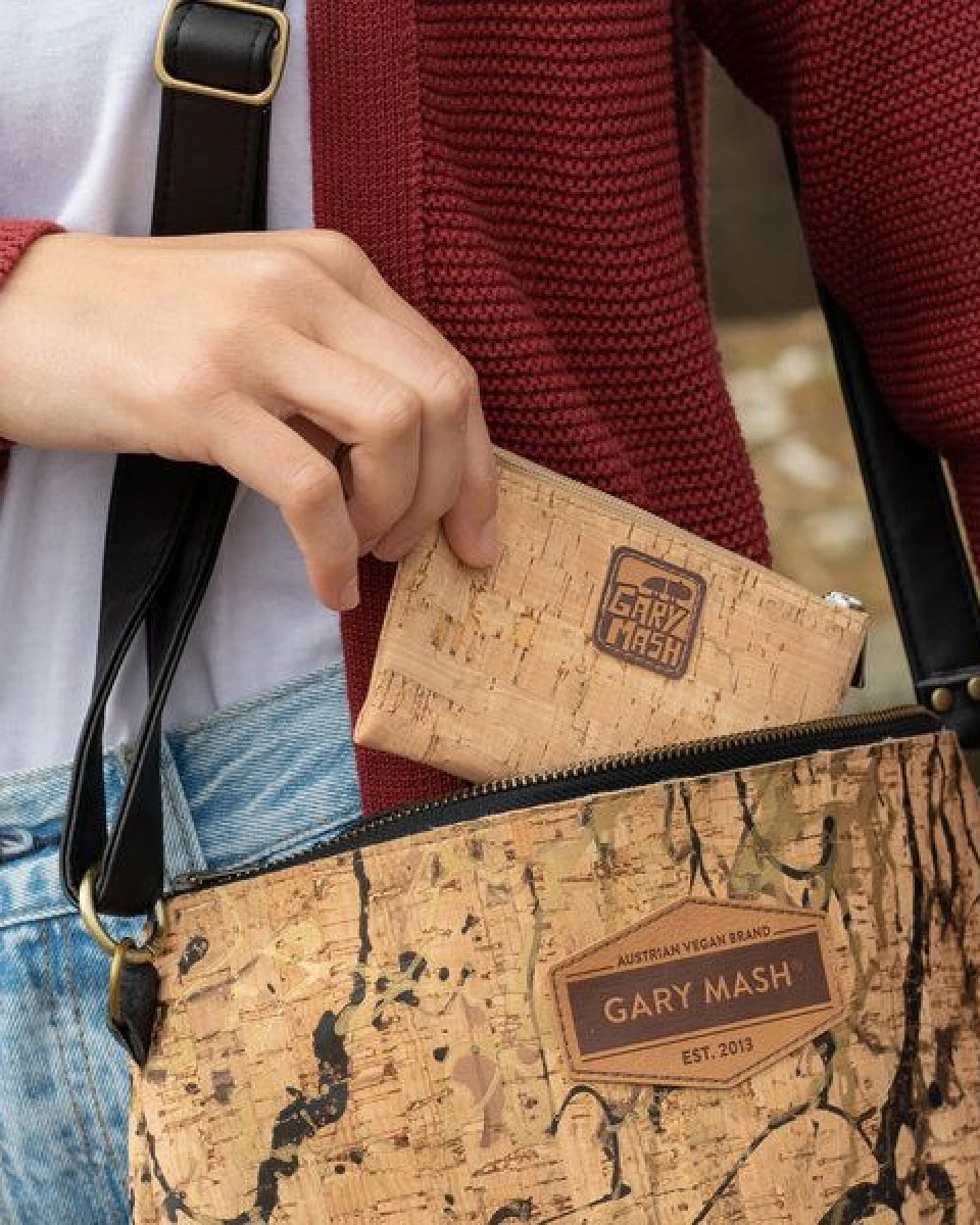 GARY MASH Kleine Gürteltasche aus robustem Korkstoff – Ansicht 2