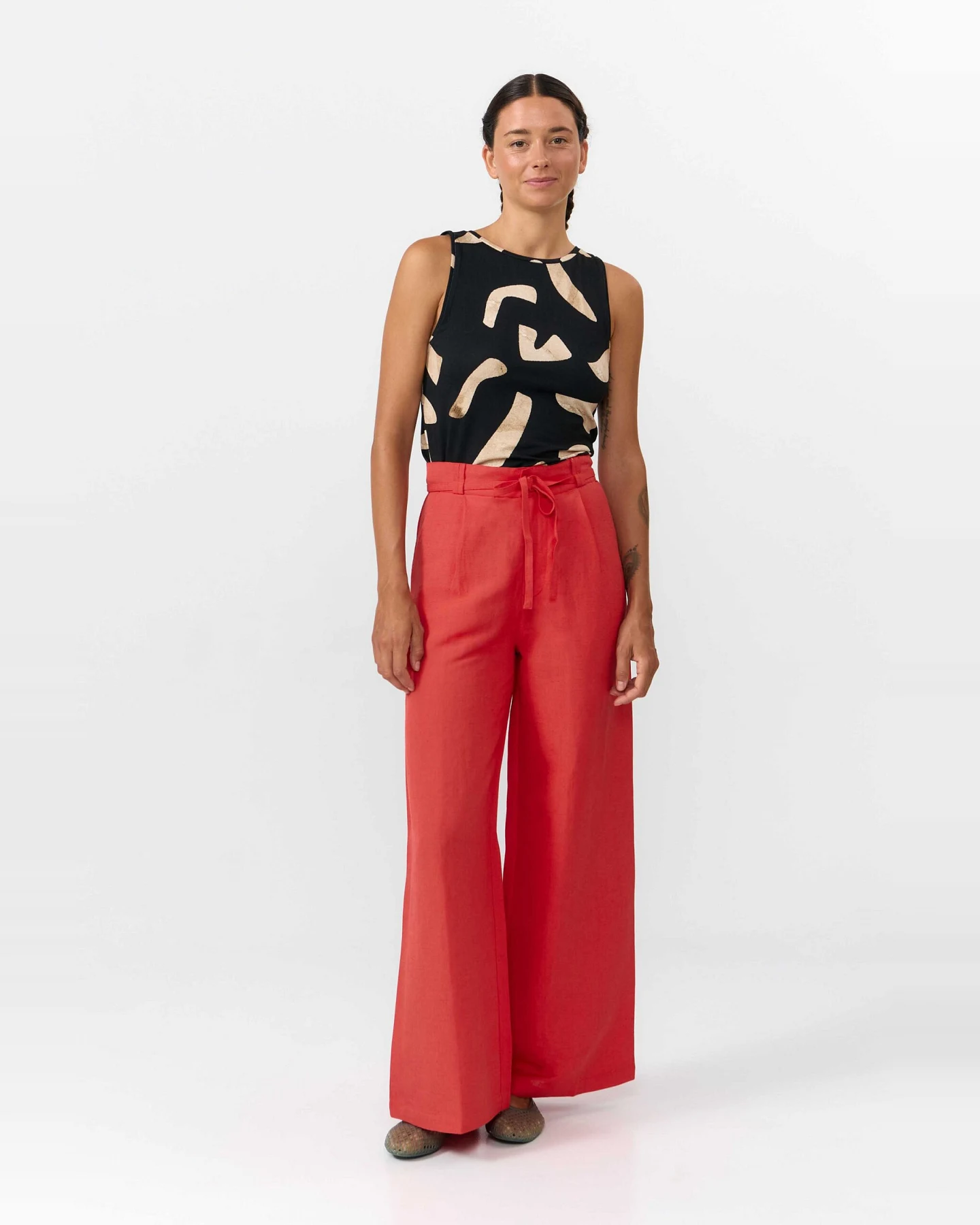 SUITE13LAB Damen vegan Hose Ramala Rot – Ansicht 2