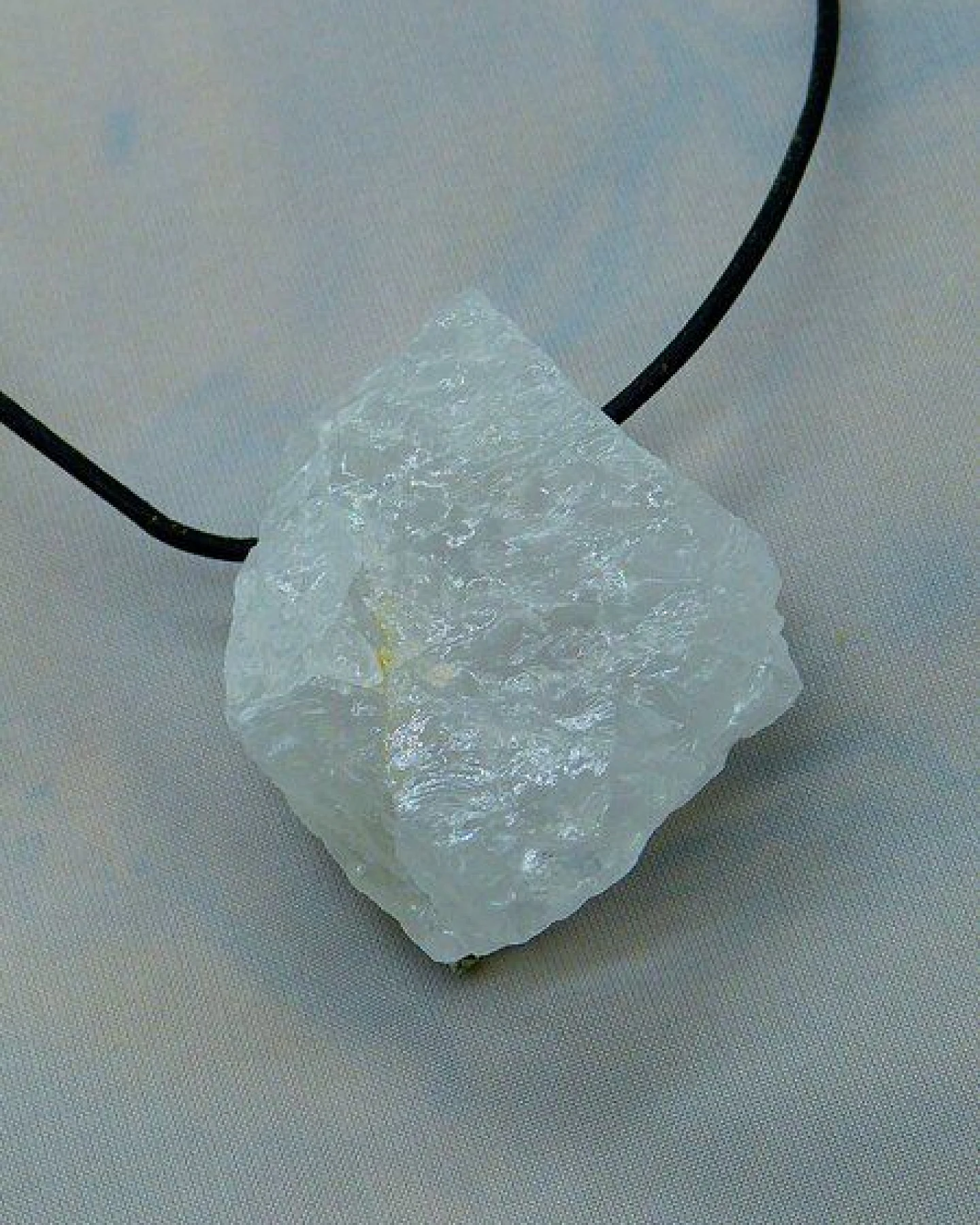OneWorldMinerals Bergkristall, roh belassene Schmuckanhänger (entgratet) – Ansicht 2