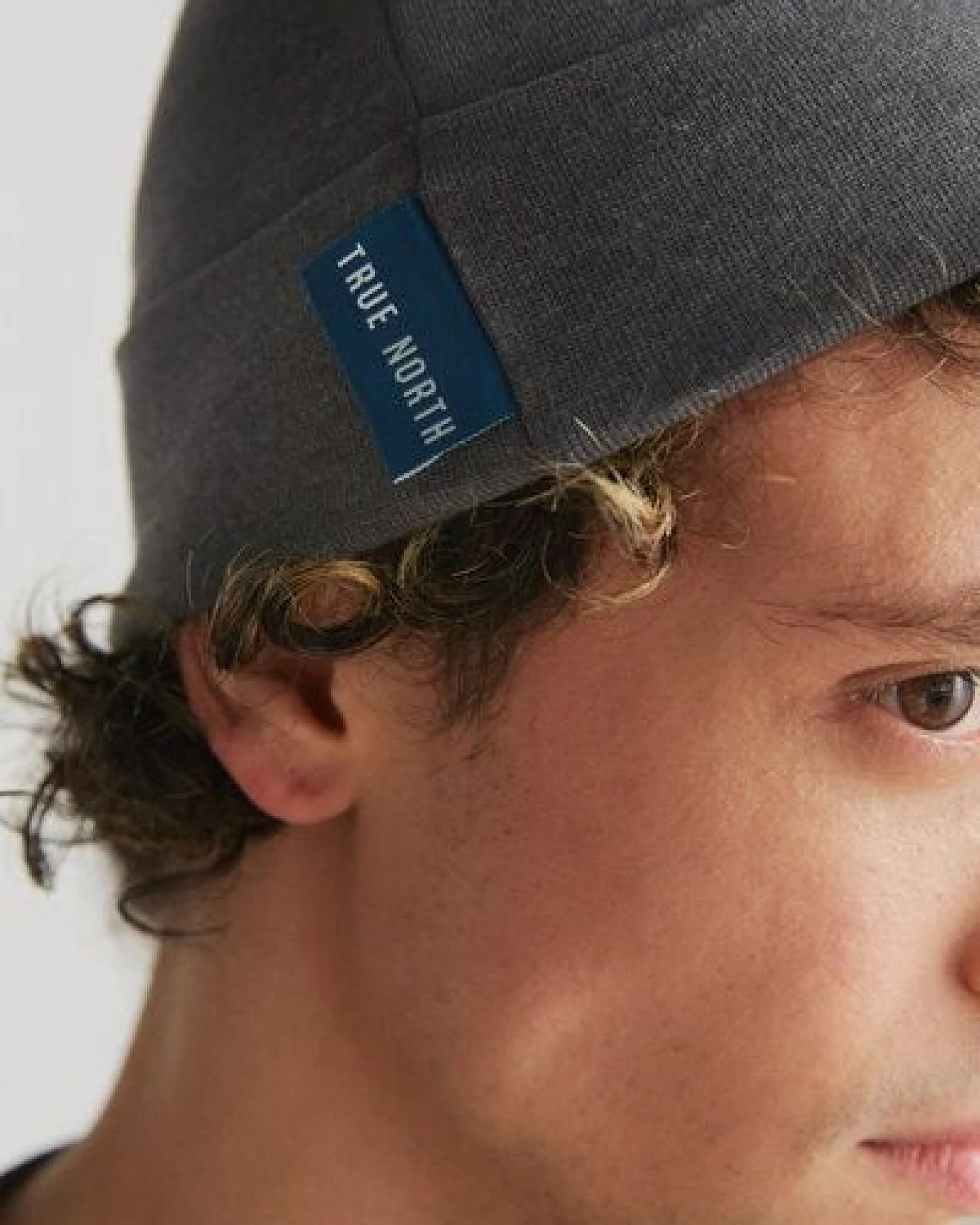 Unisex Beanie mit recyceltem Polyester Mütze "True North" T3000 – Ansicht 3