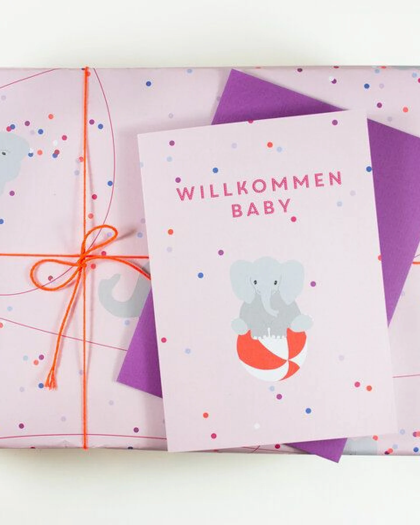 Bow & Hummingbird Grußkarte Willkommen Baby (Elefant) – Ansicht 3