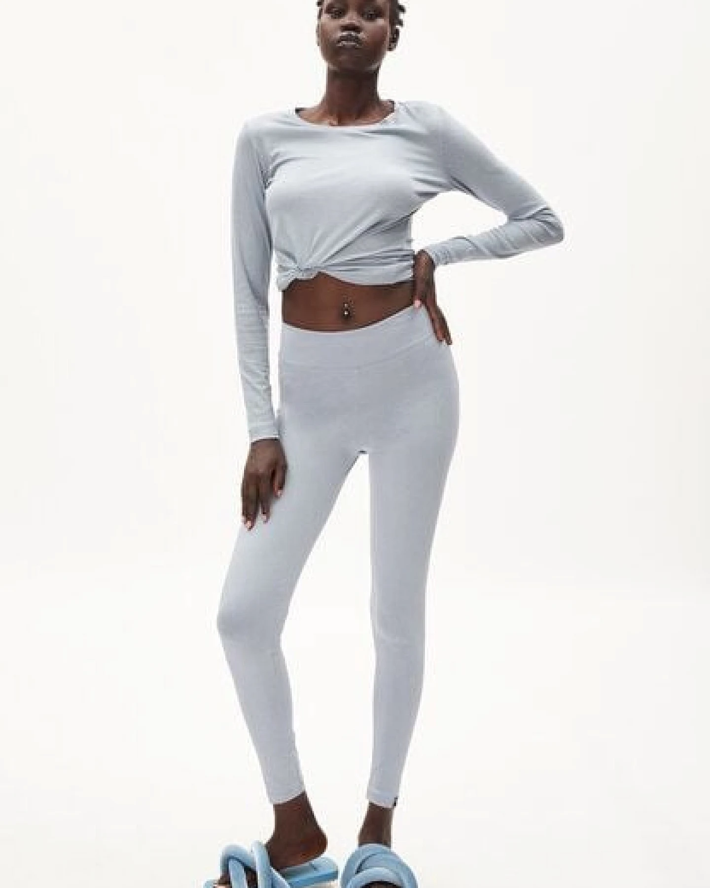 ARMEDANGELS FARIBAA LOGO - Damen Leggings aus Bio-Baumwoll Mix – Ansicht 4
