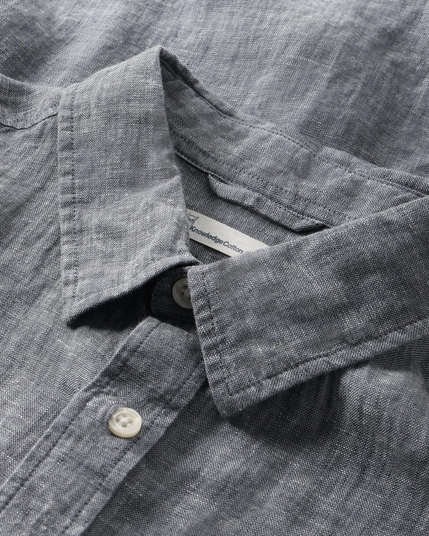 KnowledgeCotton Apparel Herren vegan Kurzarmhemd Custom Fit Vintage Indigo – Ansicht 2