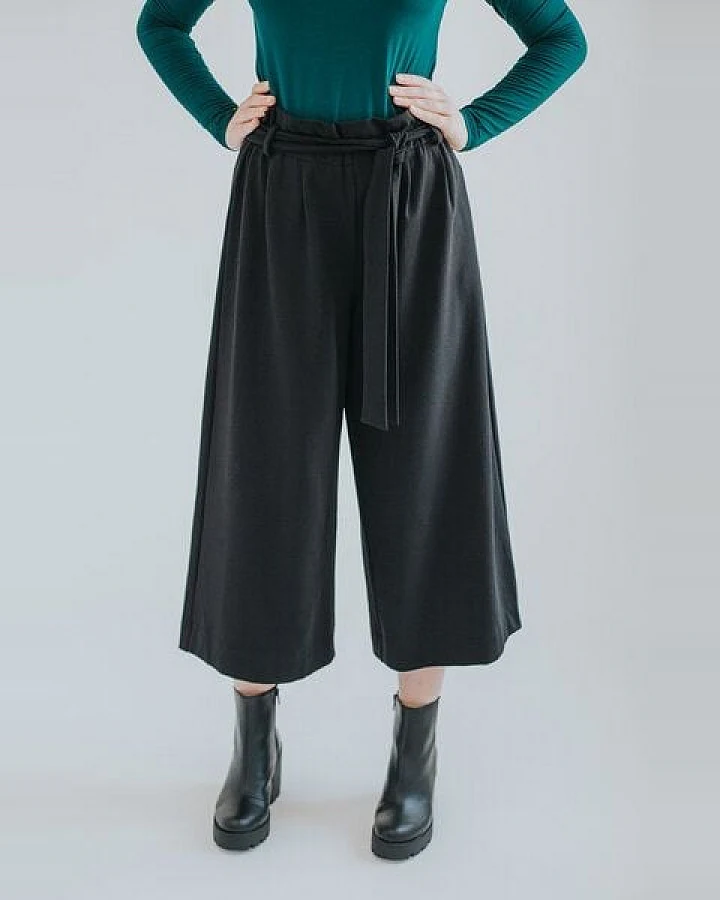 Hose Kuloty Alka – Culotte-Hose mit erhöhter Leibhöhe – Bund im Paperbag-Stil – 100% in EU fair produziert – KOKOworld