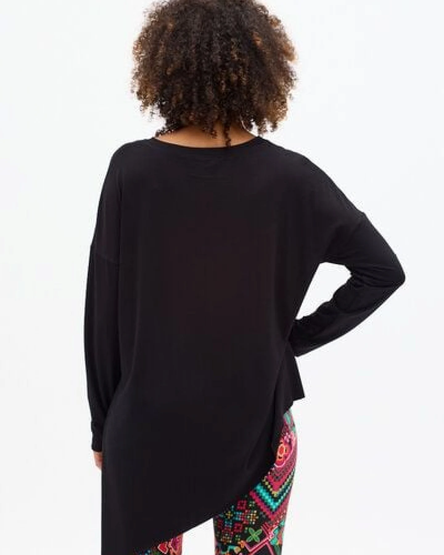 Bluse Seki – Basic-Bluse mit langen Ärmeln – Boot-Ausschnitt – Viscose mit Elasthan – Fair produziert in Polen – KOKOworld – Ansicht 3