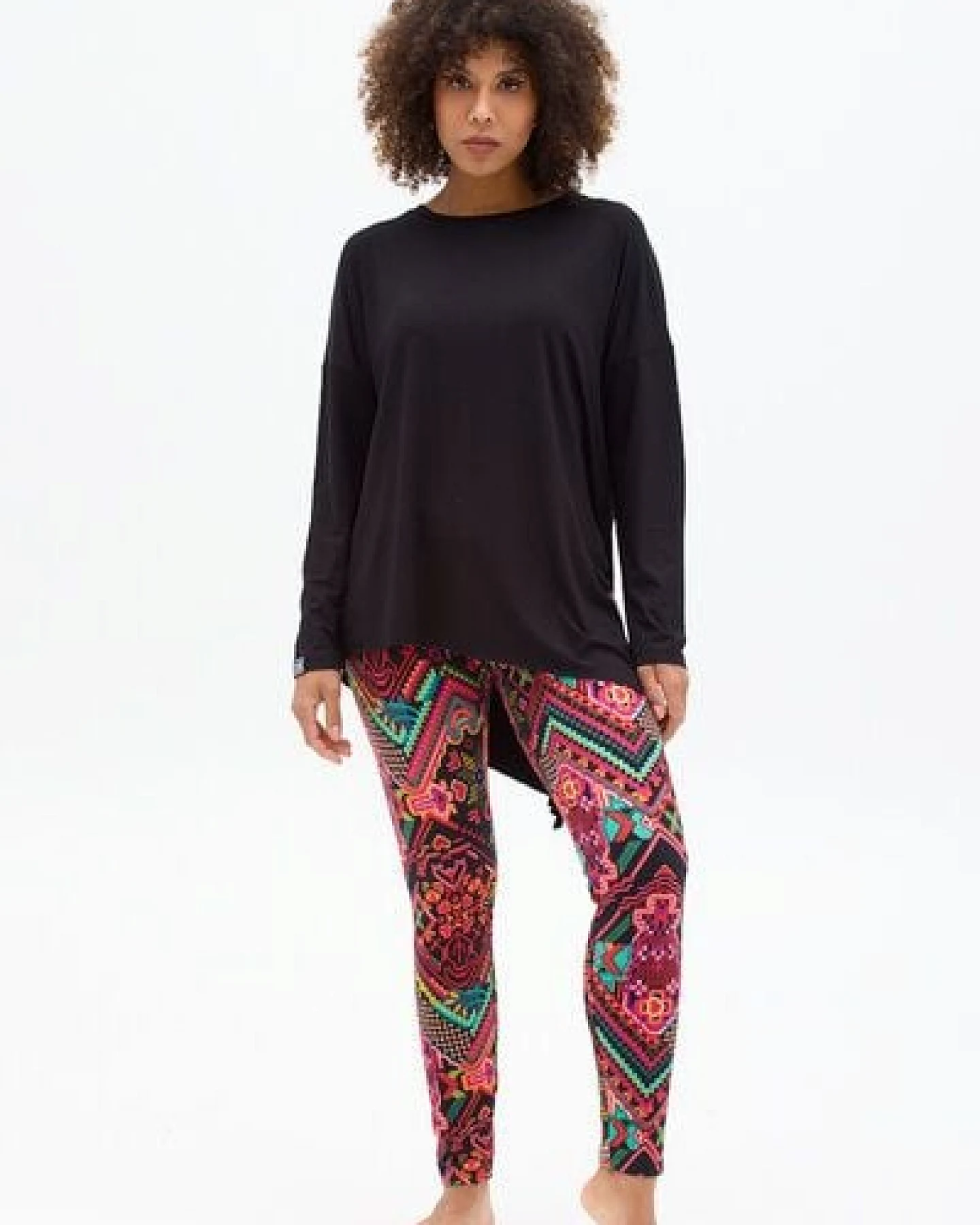 Bluse Seki – Basic-Bluse mit langen Ärmeln – Boot-Ausschnitt – Viscose mit Elasthan – Fair produziert in Polen – KOKOworld – Ansicht 4