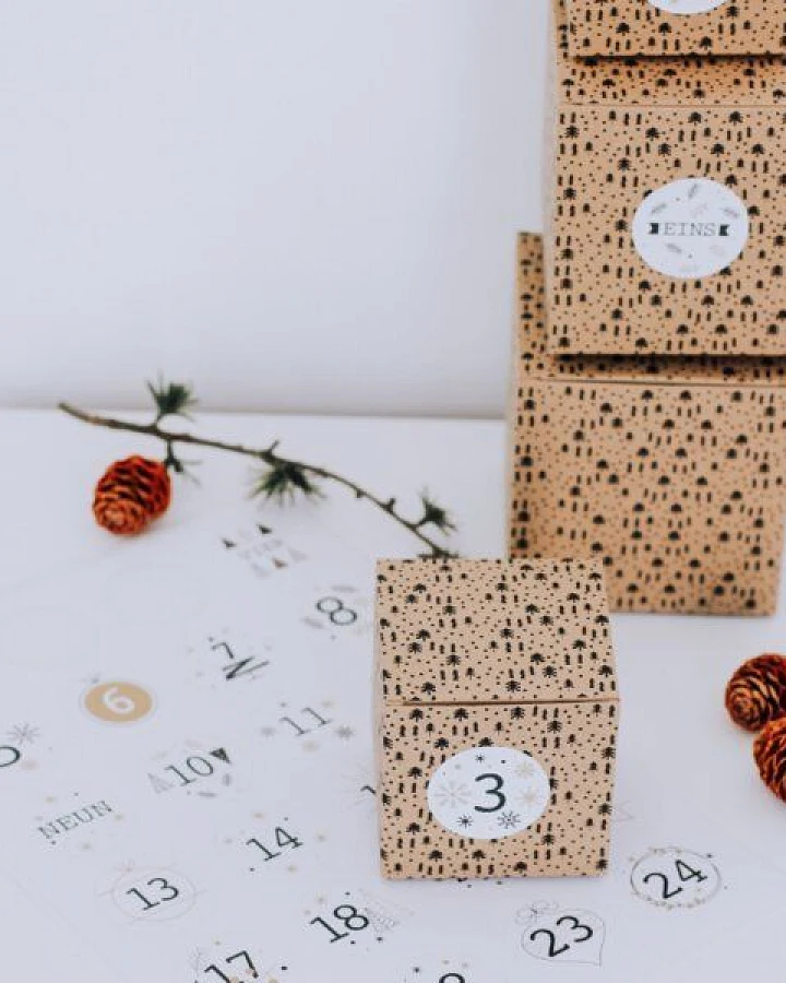 Fines Papeterie Adventskalender UNIQUE Boxen und Aufkleber Zahlen 1-24