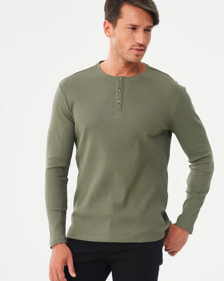 ORGANICATION Geripptes Henley Langarmshirt aus Bio-Baumwolle