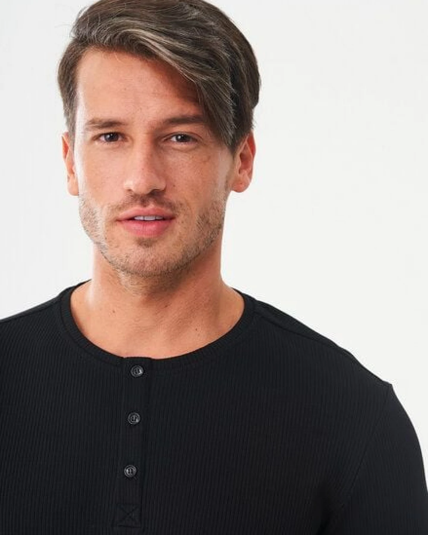 ORGANICATION Geripptes Henley Langarmshirt aus Bio-Baumwolle – Ansicht 4