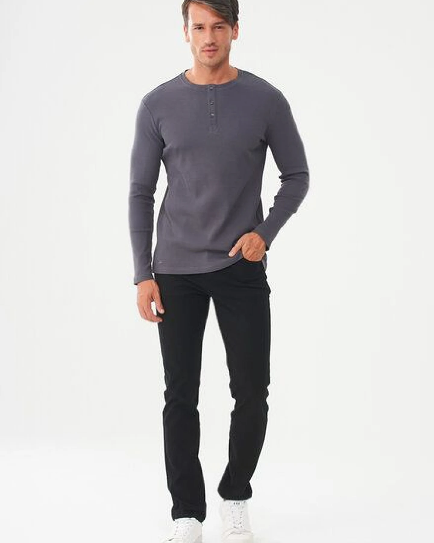 ORGANICATION Geripptes Henley Langarmshirt aus Bio-Baumwolle – Ansicht 2