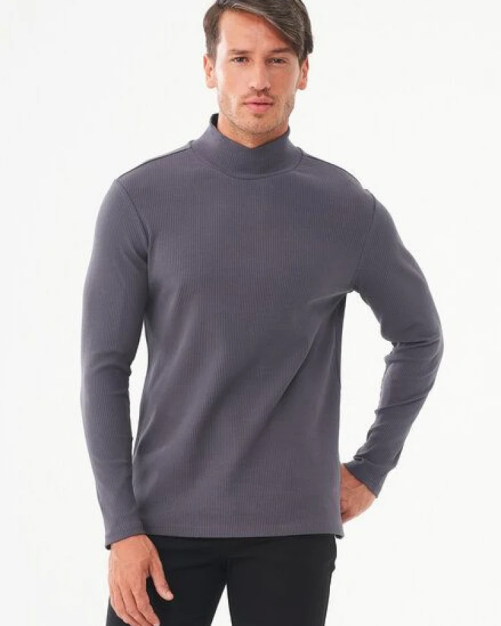 ORGANICATION Geripptes Langarmshirt aus Bio-Baumwolle mit Rollkragen