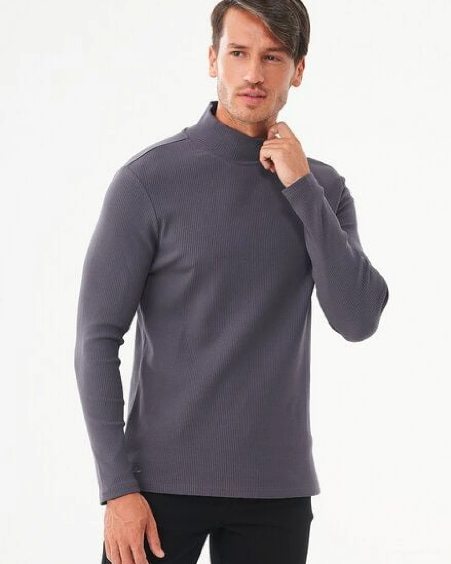 ORGANICATION Geripptes Langarmshirt aus Bio-Baumwolle mit Rollkragen – Ansicht 4