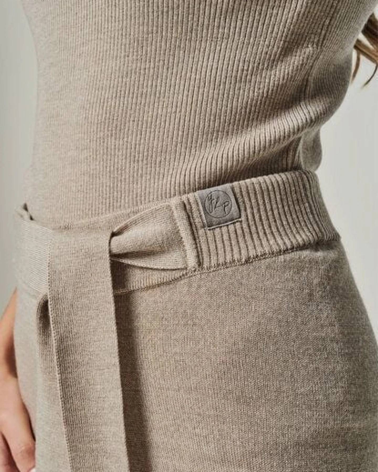 YOU LOOK PERFECT Merino Loungewear Set "Stricktop Blossom & weite Strickhose Bailey" – Ansicht 4