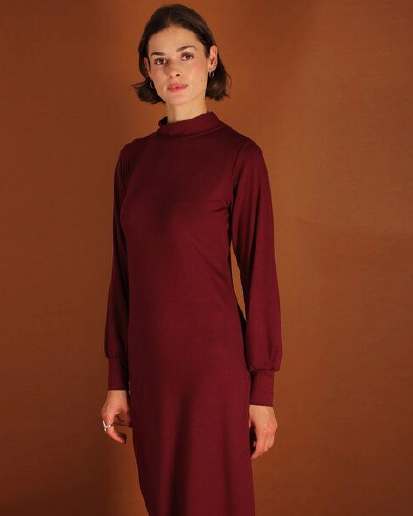 ManduTrap Tencel Turtleneck Kleid Noa in petrol oder berry – Ansicht 2