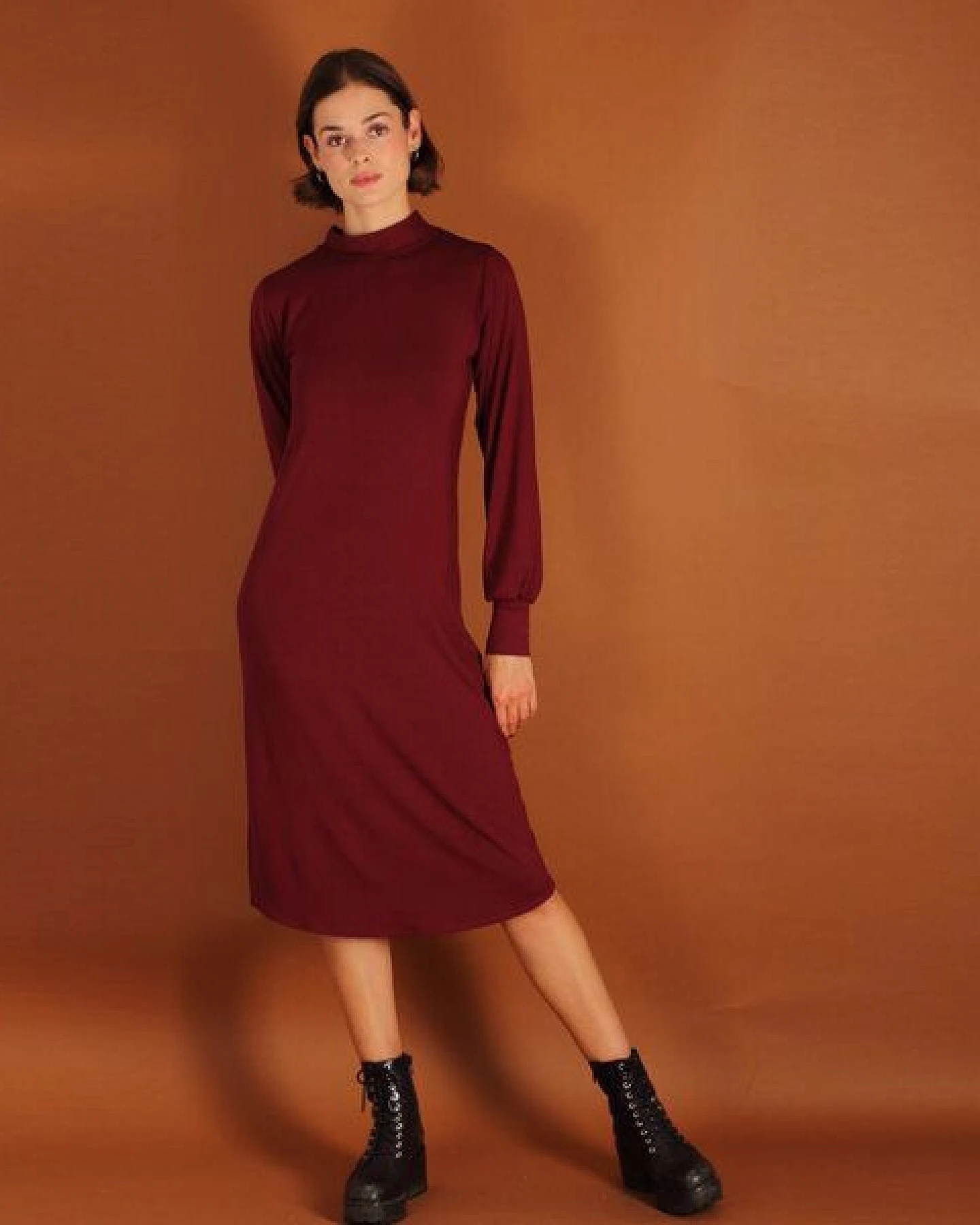 ManduTrap Tencel Turtleneck Kleid Noa in petrol oder berry – Ansicht 4