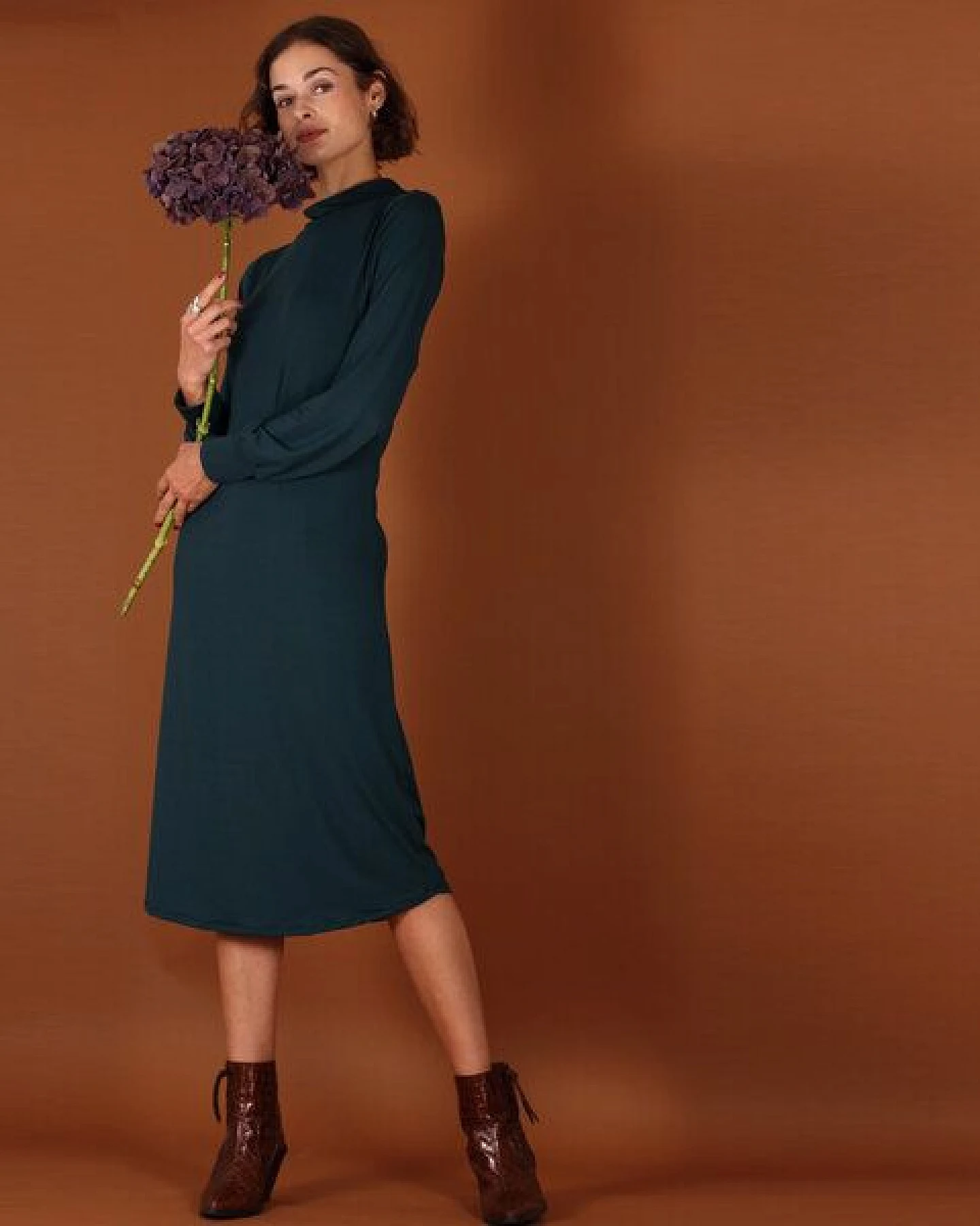ManduTrap Tencel Turtleneck Kleid Noa in petrol oder berry – Ansicht 2