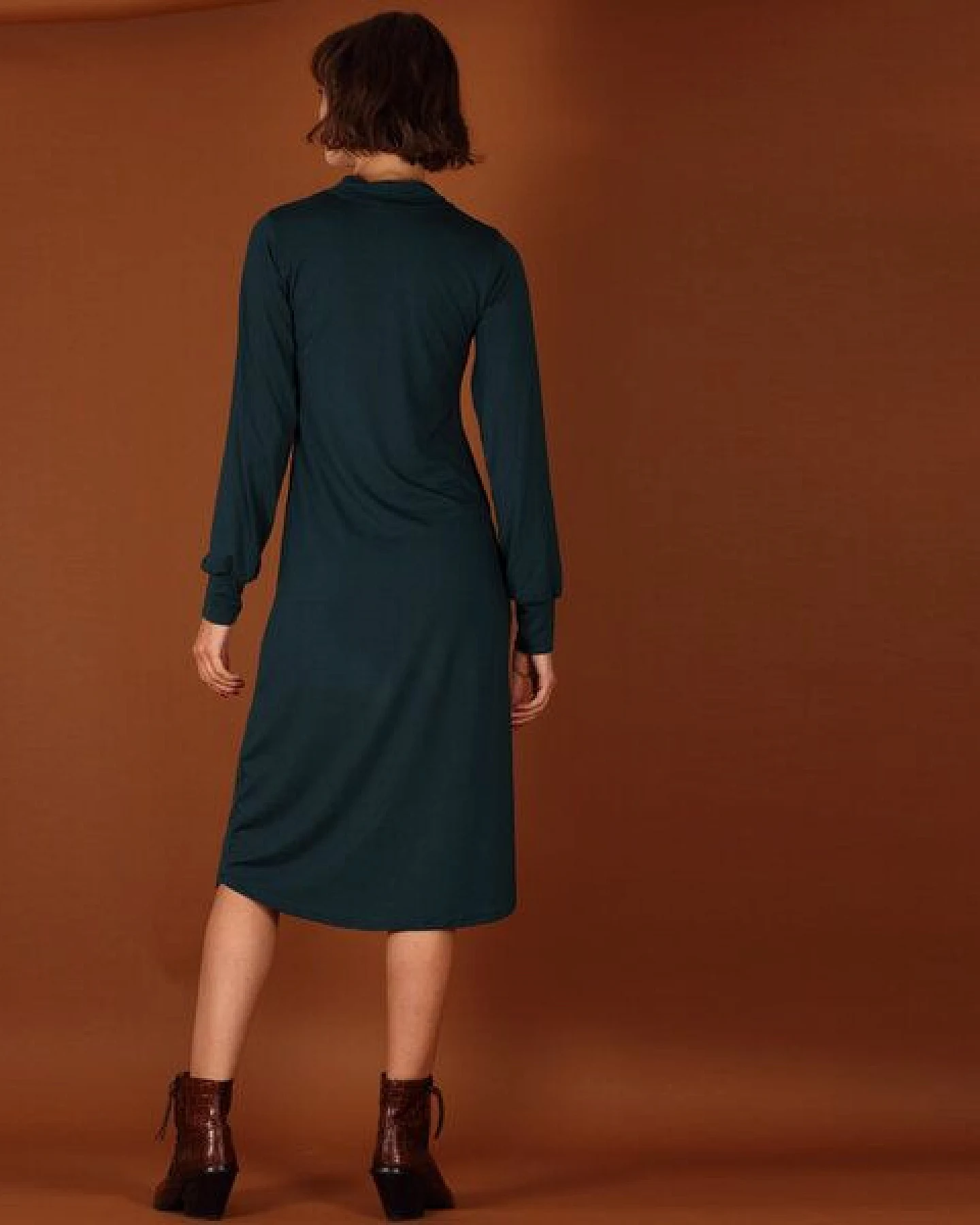 ManduTrap Tencel Turtleneck Kleid Noa in petrol oder berry – Ansicht 3