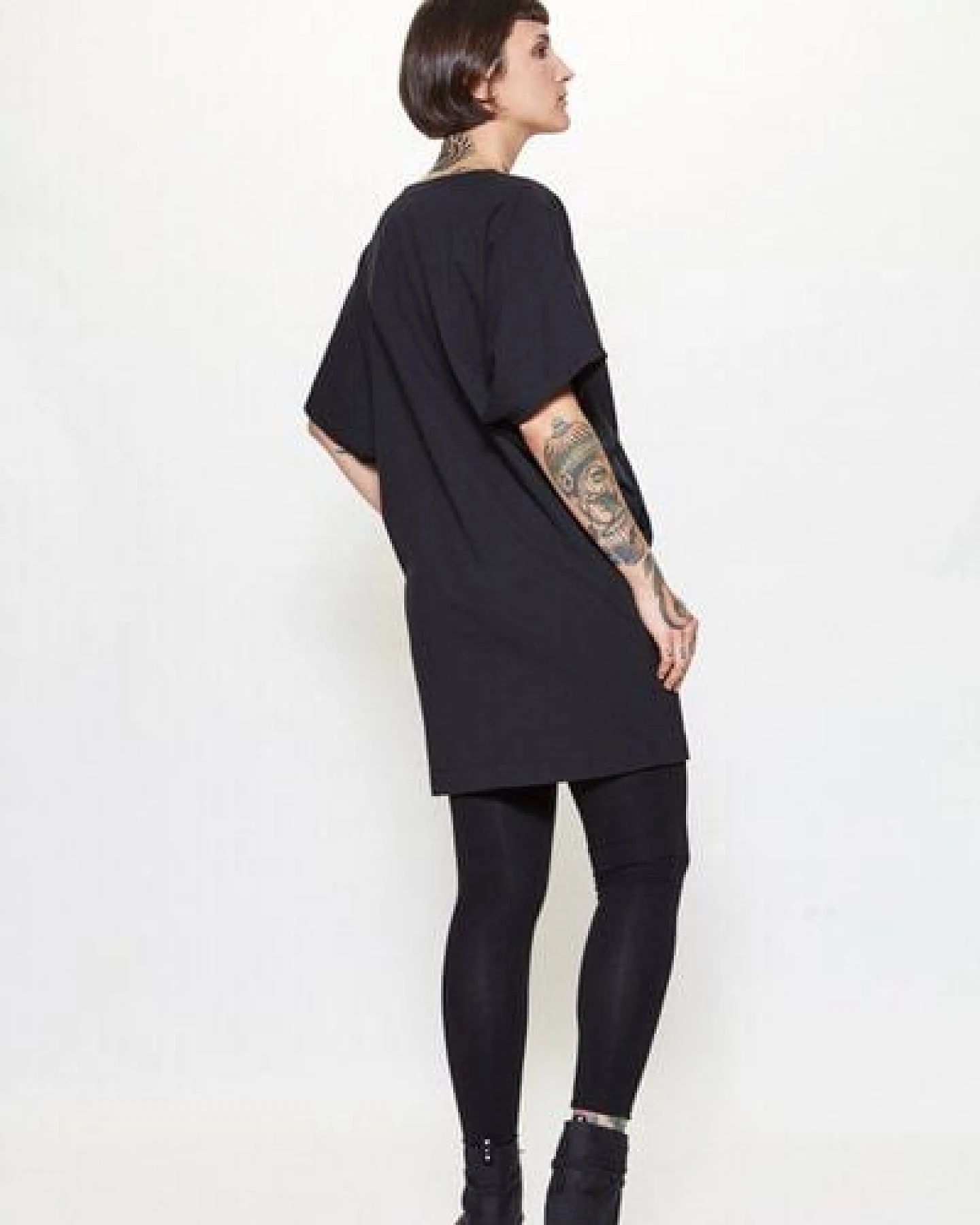 LUMEN organic Longshirt mit Taschen JERSEY in schwarz – Ansicht 2