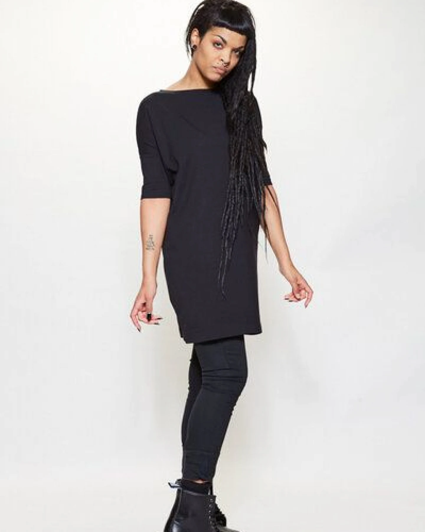 LUMEN organic Longshirt mit 1/2-Ärmel JERSEY in schwarz – Ansicht 2