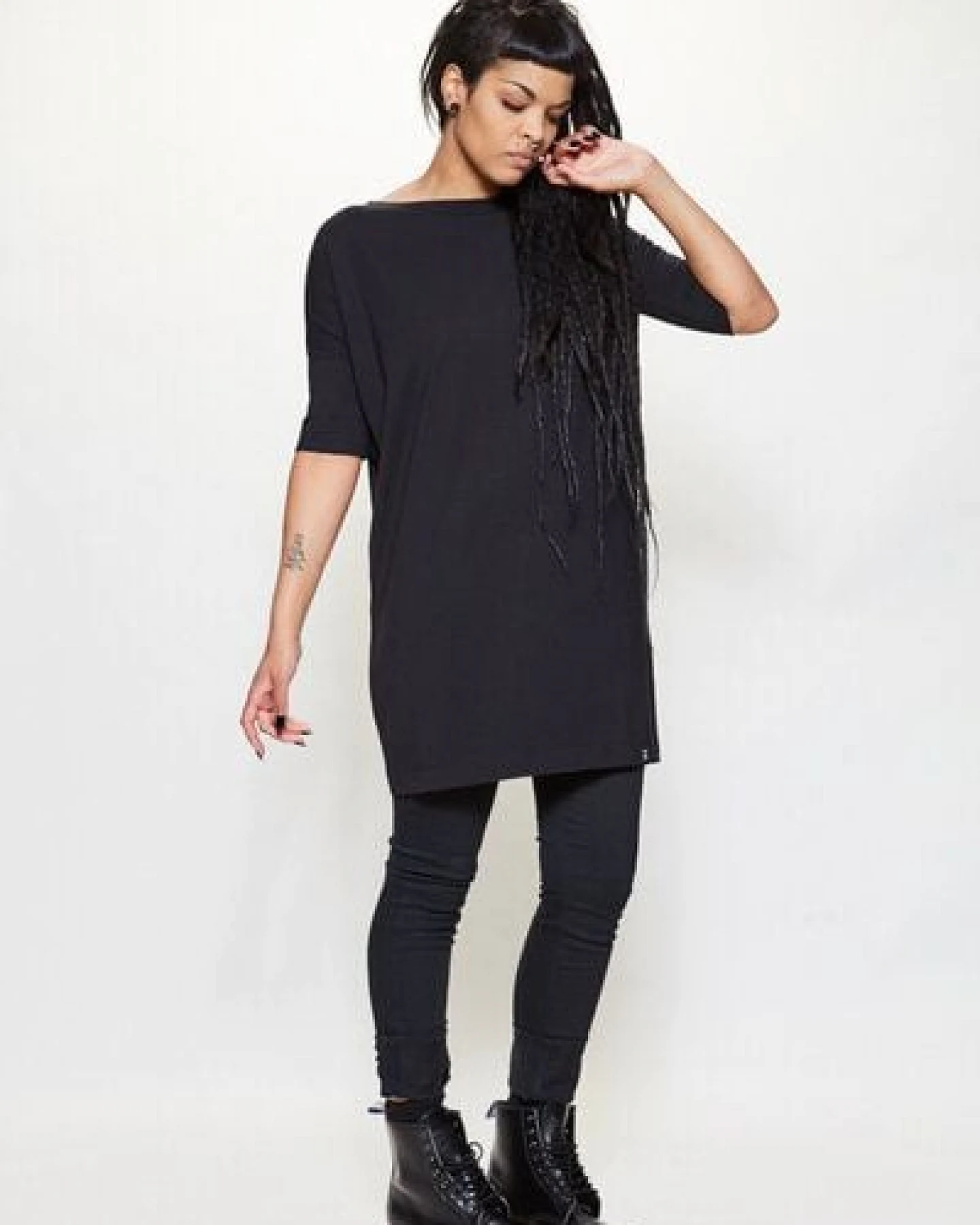LUMEN organic Longshirt mit 1/2-Ärmel JERSEY in schwarz – Ansicht 3