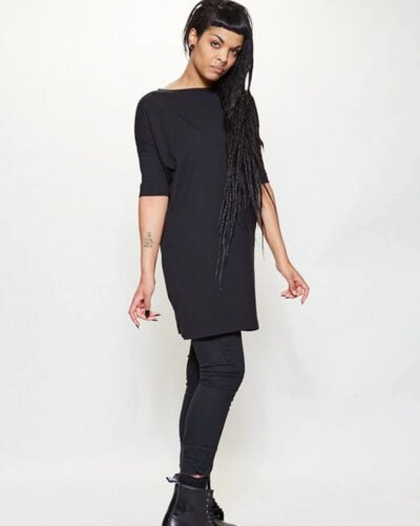 LUMEN organic Longshirt mit 1/2-Ärmel JERSEY in schwarz – Ansicht 2