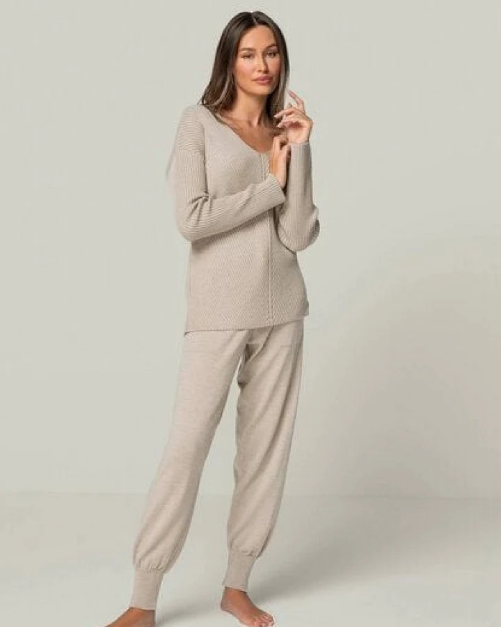 YOU LOOK PERFECT Merino Loungewear Set "V-Strickpullover Blossom & Strickhose Bella"