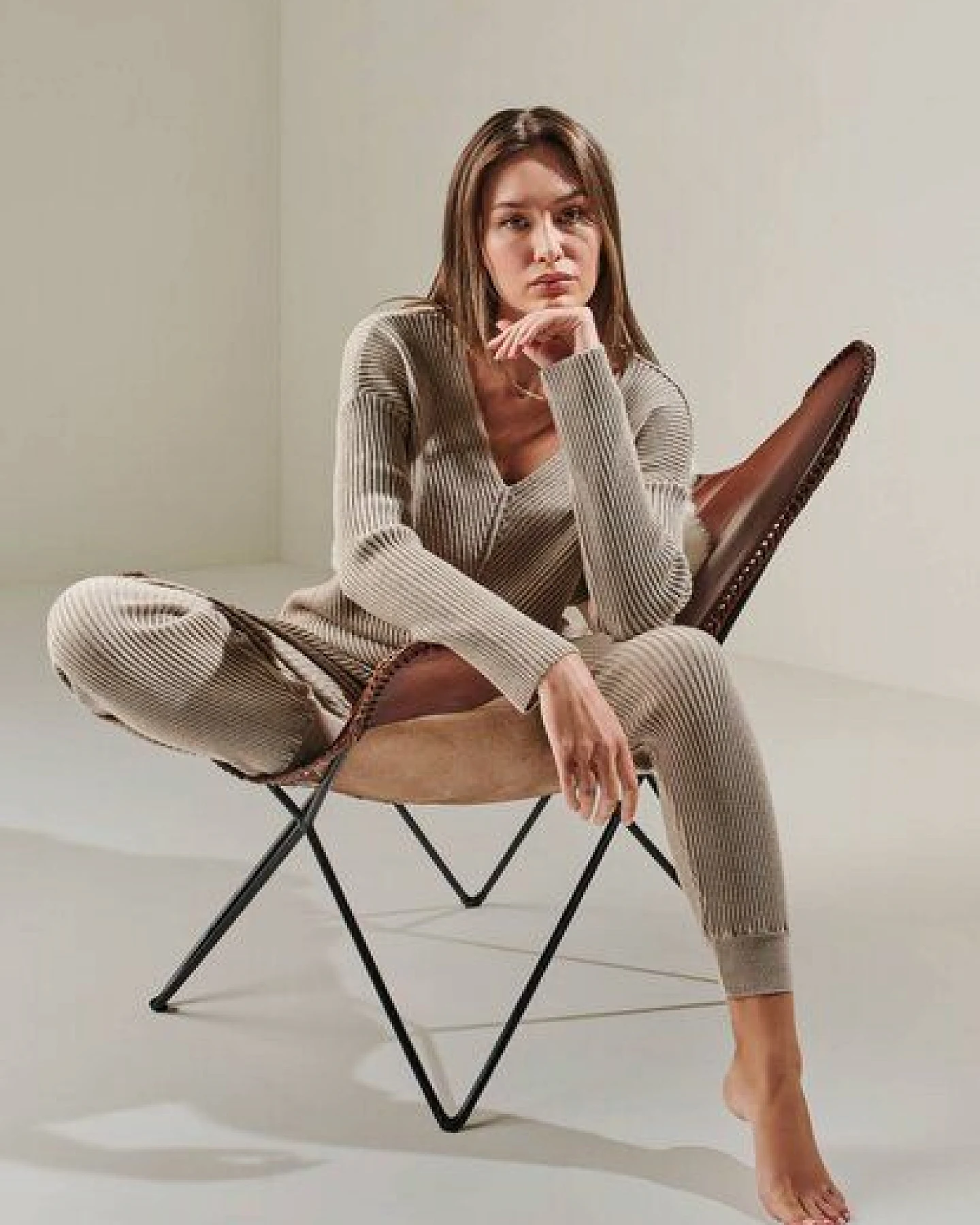 YOU LOOK PERFECT 100% Merino Rippen-Strickpullover mit V-Ausschnitt "Blossom" – Ansicht 2