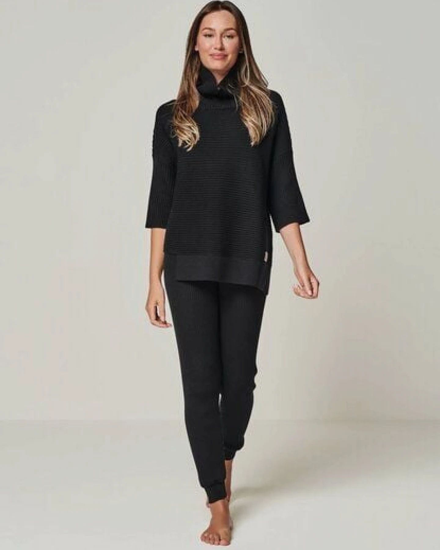 YOU LOOK PERFECT 100% Merino asymmetrischer Rollkragen-Strickpullover "Bailey" – Ansicht 4
