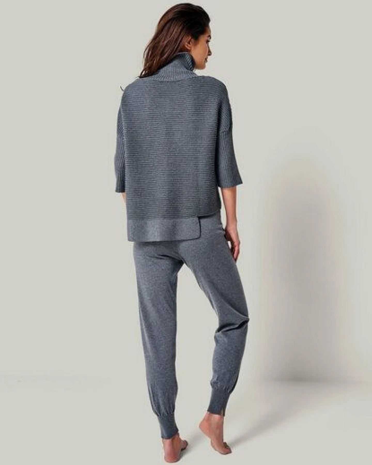 YOU LOOK PERFECT 100% Merino asymmetrischer Rollkragen-Strickpullover "Bailey" – Ansicht 4
