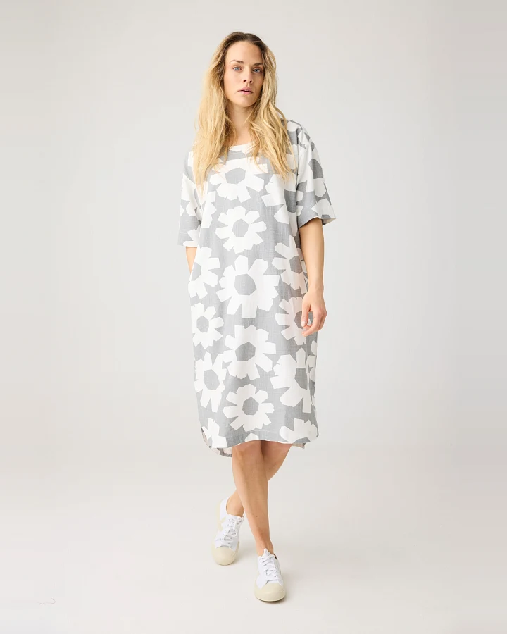 KnowledgeCotton Apparel Damen vegan T-Shirt Kleid Mix Print Grau