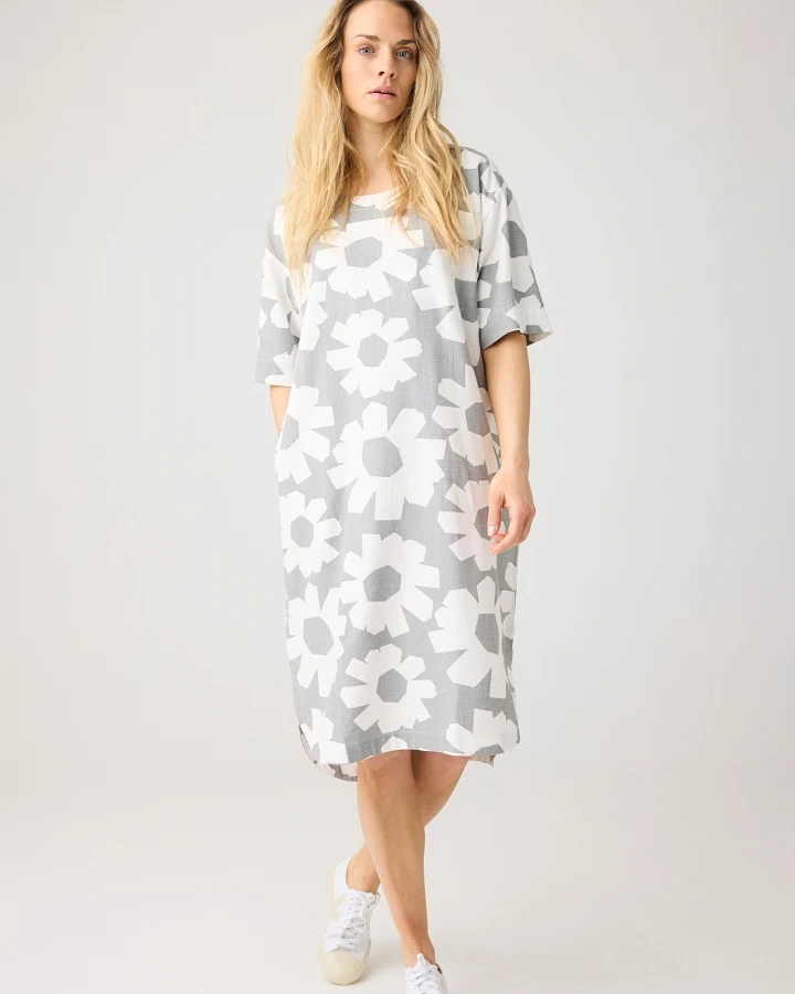 KnowledgeCotton Apparel Damen vegan T-Shirt Kleid Mix Print Grau