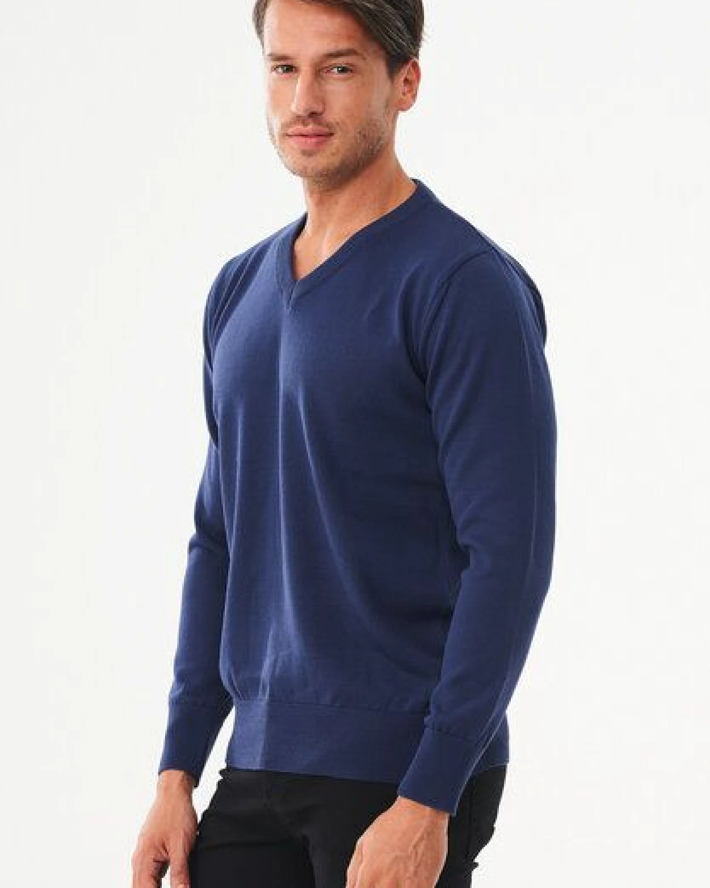 ORGANICATION Pullover aus Bio-Baumwolle mit V-Ausschnitt – Ansicht 3