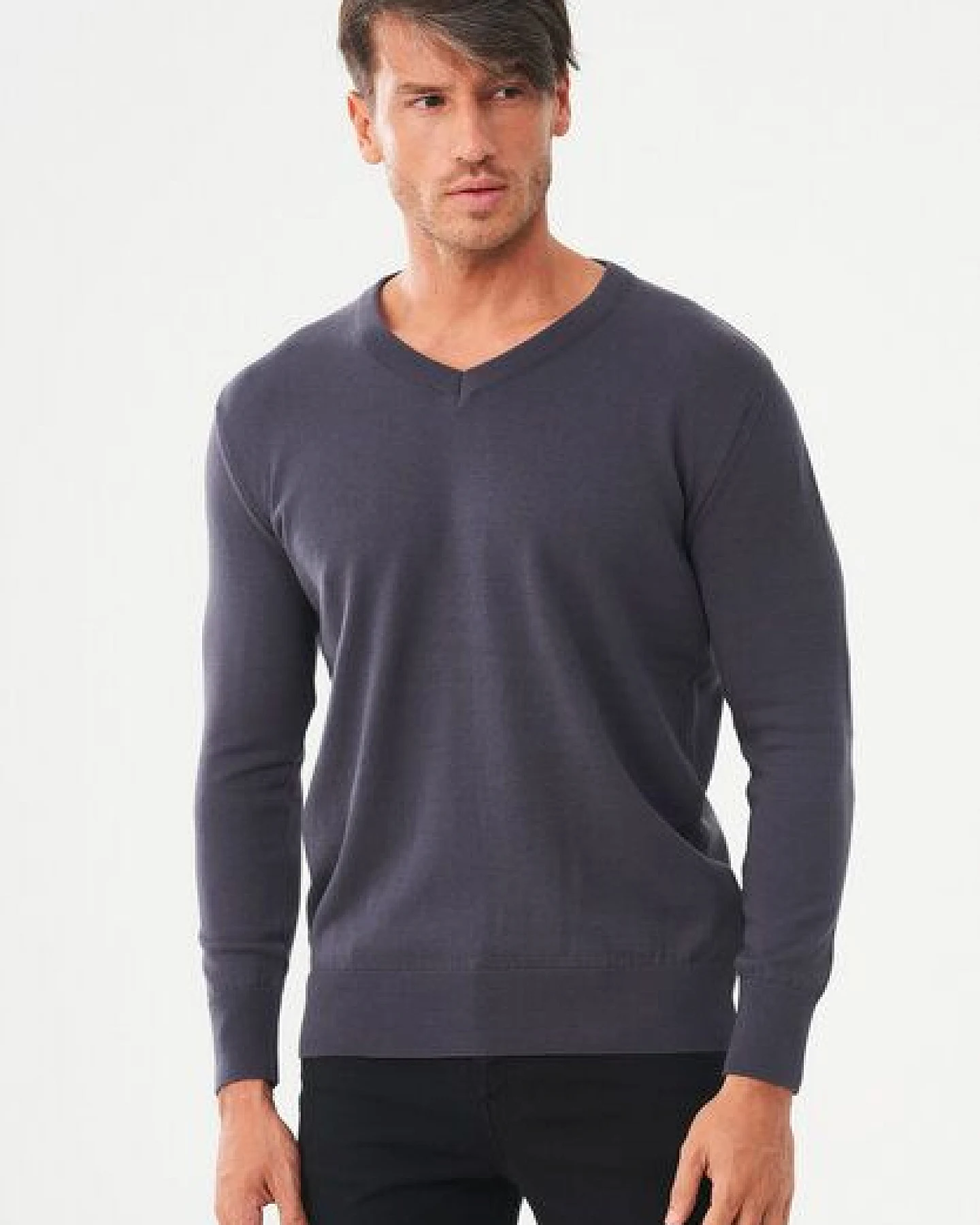 ORGANICATION Pullover aus Bio-Baumwolle mit V-Ausschnitt – Ansicht 3