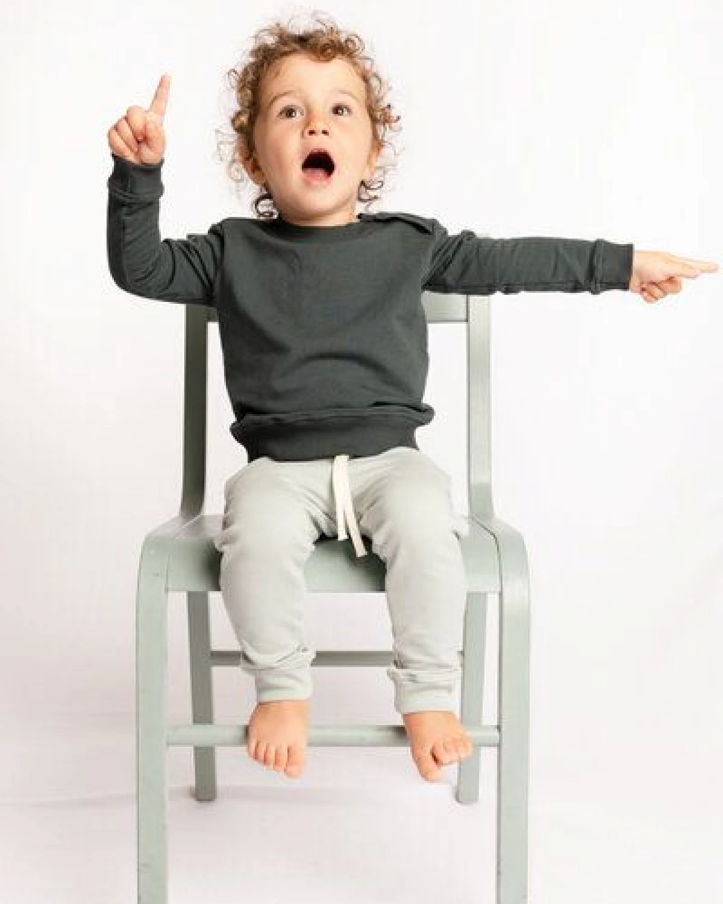 M23 Kinder Sweater aus Biobaumwolle, Modell "Charlie" – Ansicht 2