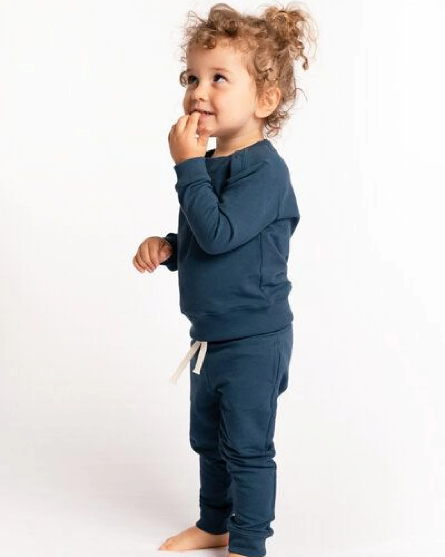 M23 Kinder Sweater aus Biobaumwolle, Modell "Charlie" – Ansicht 2