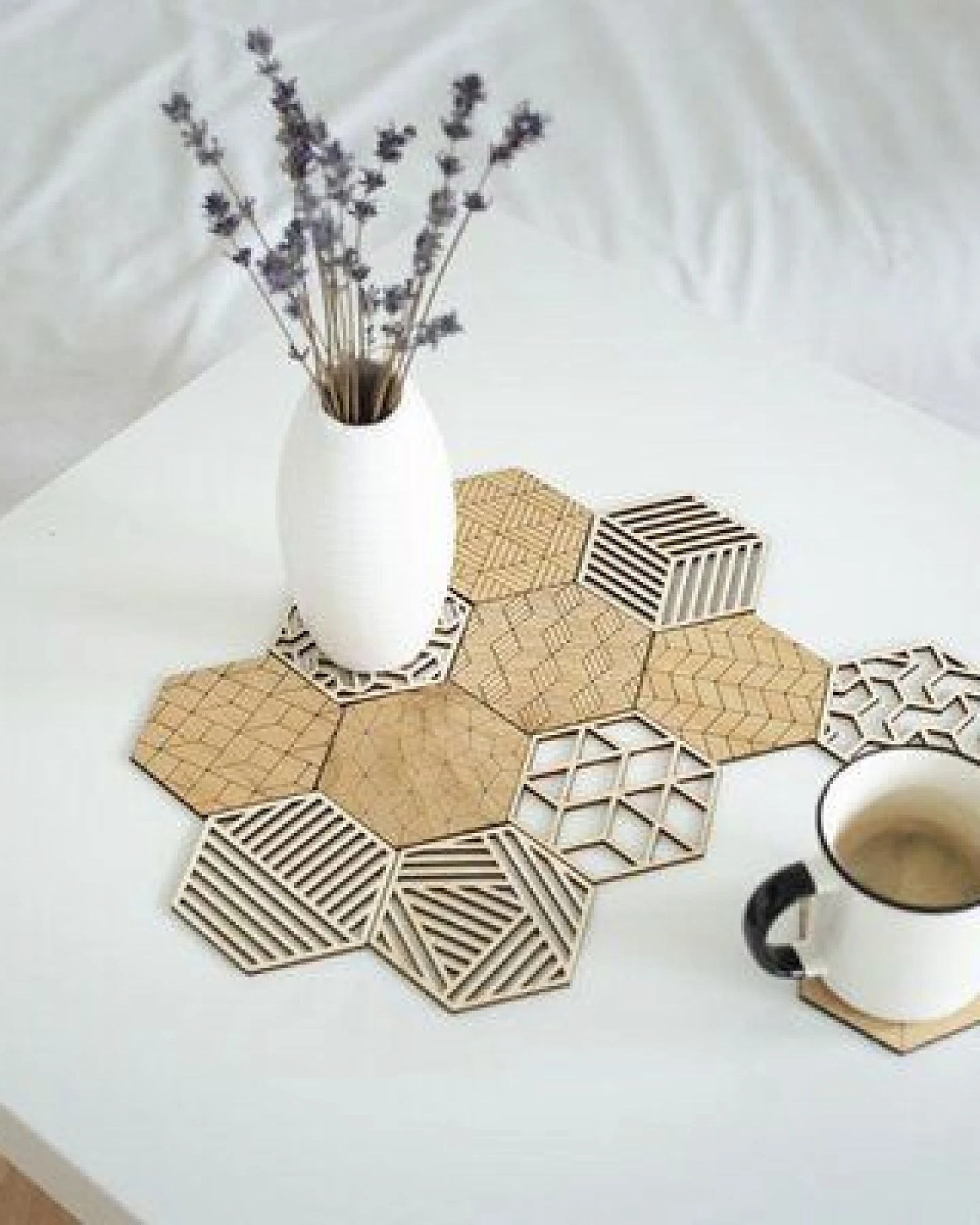 BeWooden 6St. Untersetzer aus Holz "Geometrie" / 2 verschiedene Farben – Ansicht 2