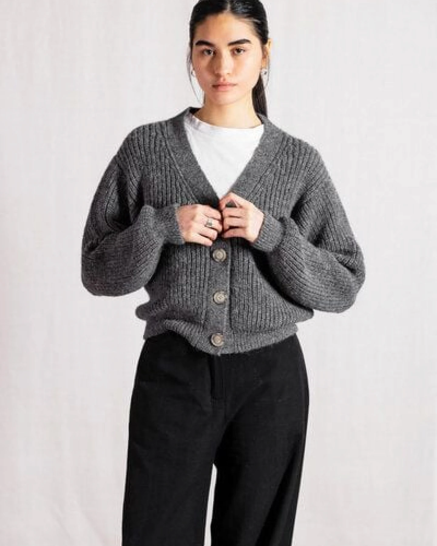 Jyoti - Fair Works Baby-Alpaka Strickcardigan Aipena – Ansicht 3