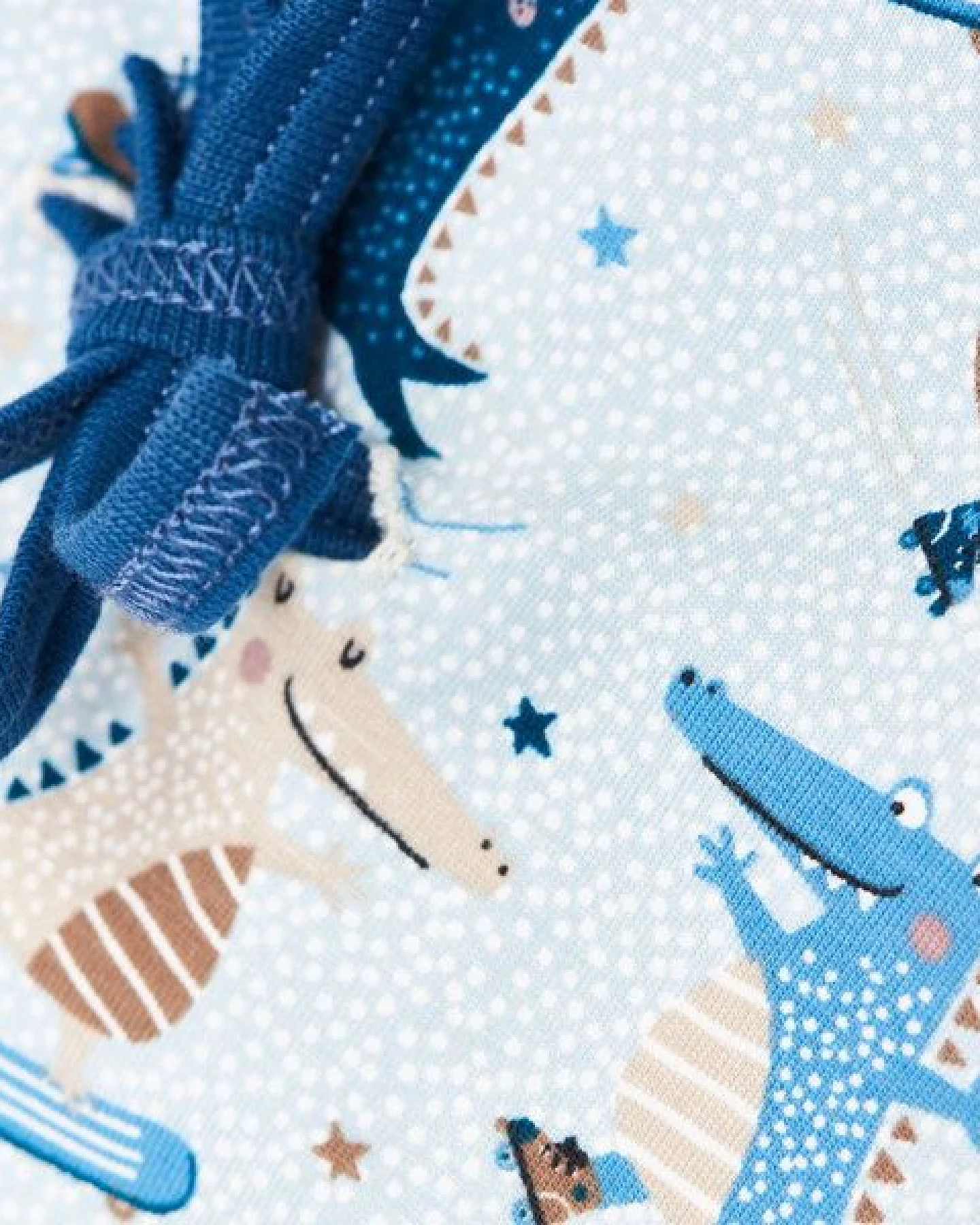 Cheeky Apple Gefütterter Bio-Halswärmer "Crocs on Wheels|Fleece Nude meliert" – Ansicht 3