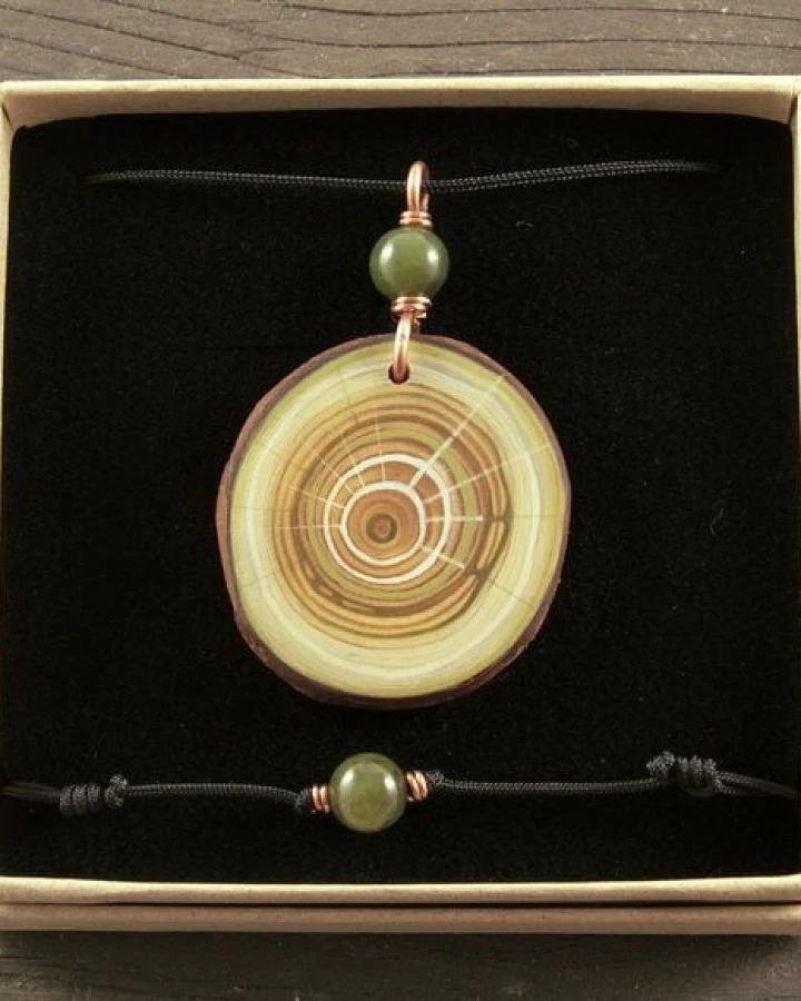 Naturlieb Schmuckset Element Wasser - Lärchenholz Amulett und Armband