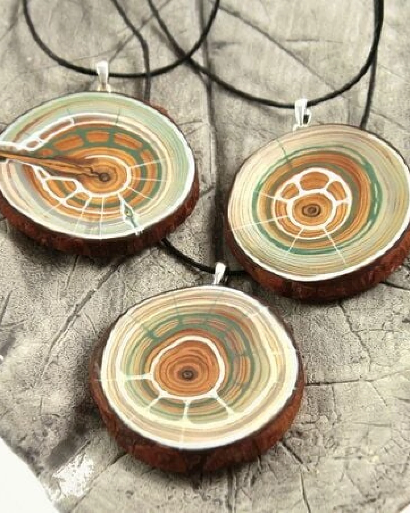 Naturlieb Element Luft Halsband - Amulett aus Lärchenholz – Ansicht 3