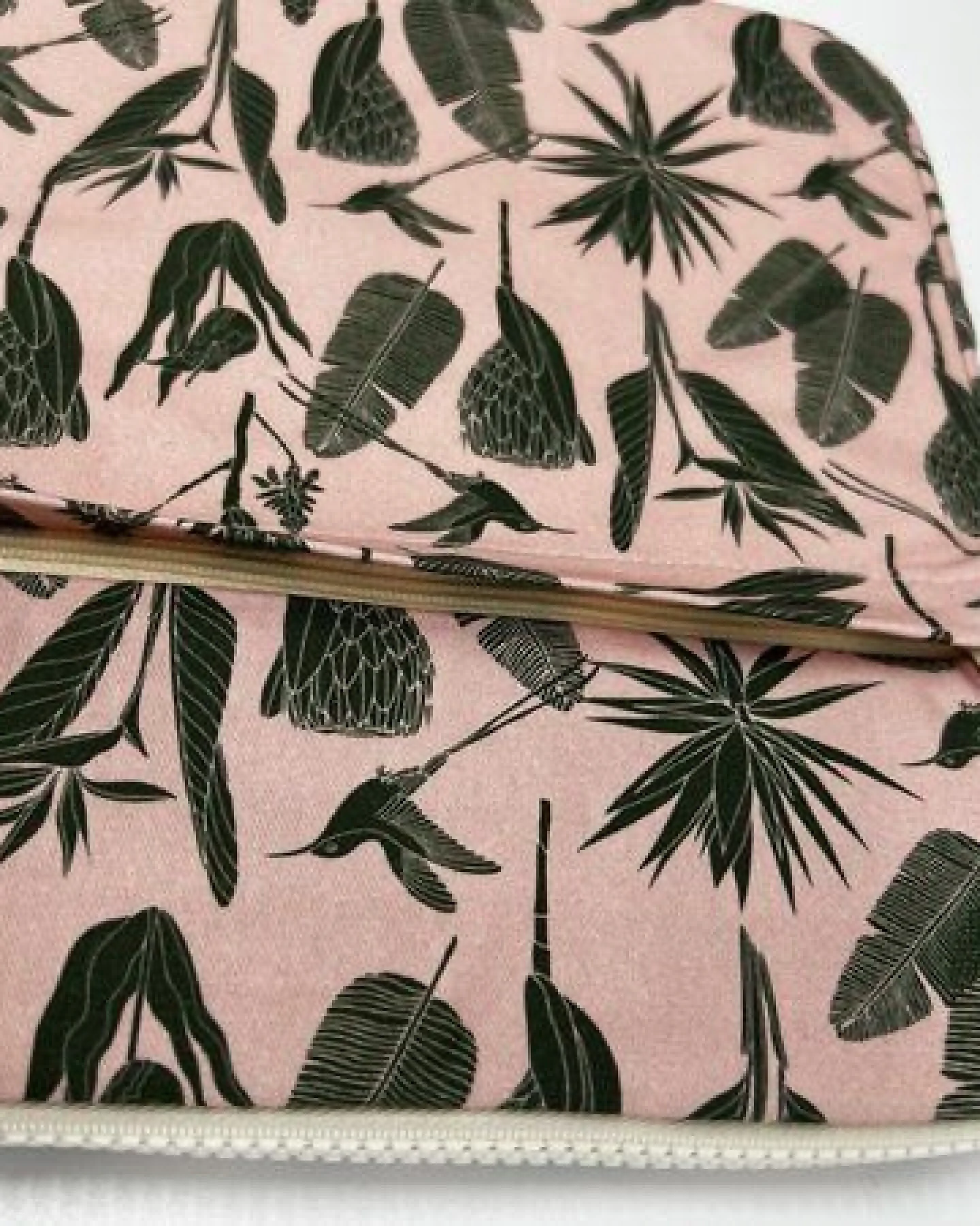 a Love Supreme Laptoptasche Botanicals Green on Pink – Ansicht 4