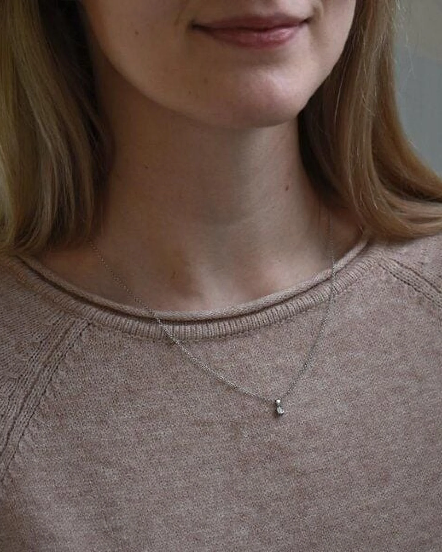 Eppi Goldener Anhänger mit synthetischem Diamanten Yasu – Ansicht 4