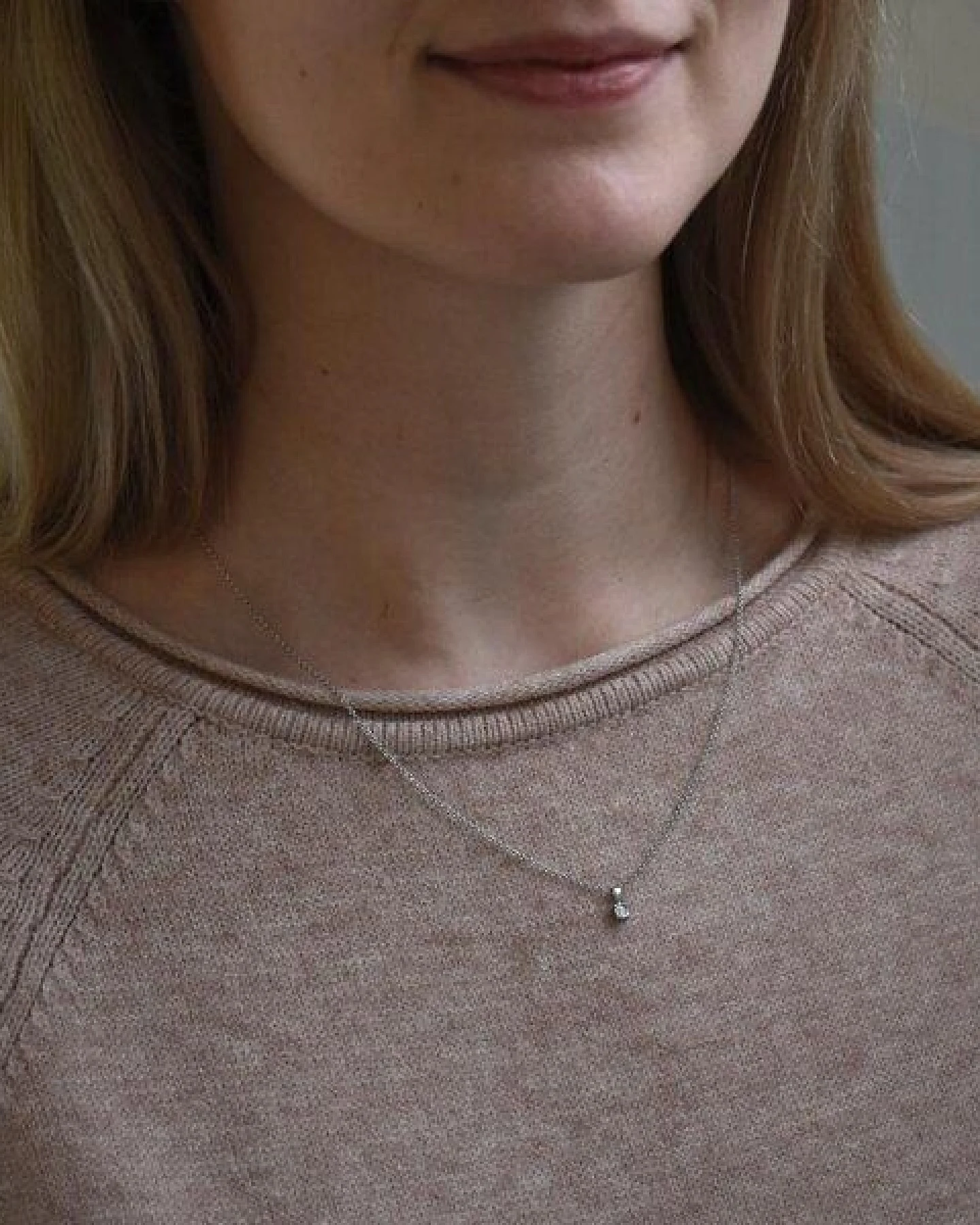 Eppi Goldener Anhänger mit synthetischem Diamanten Yasu – Ansicht 4