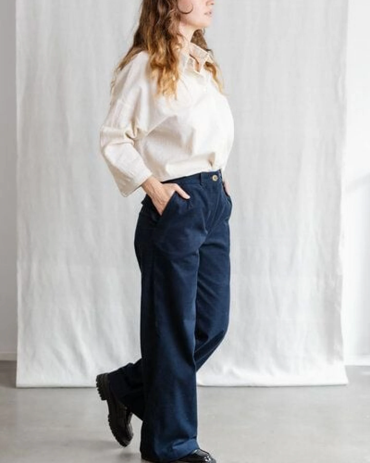 Jyoti - Fair Works Bio-Baumwollcord Hose Suhrutam – Ansicht 3