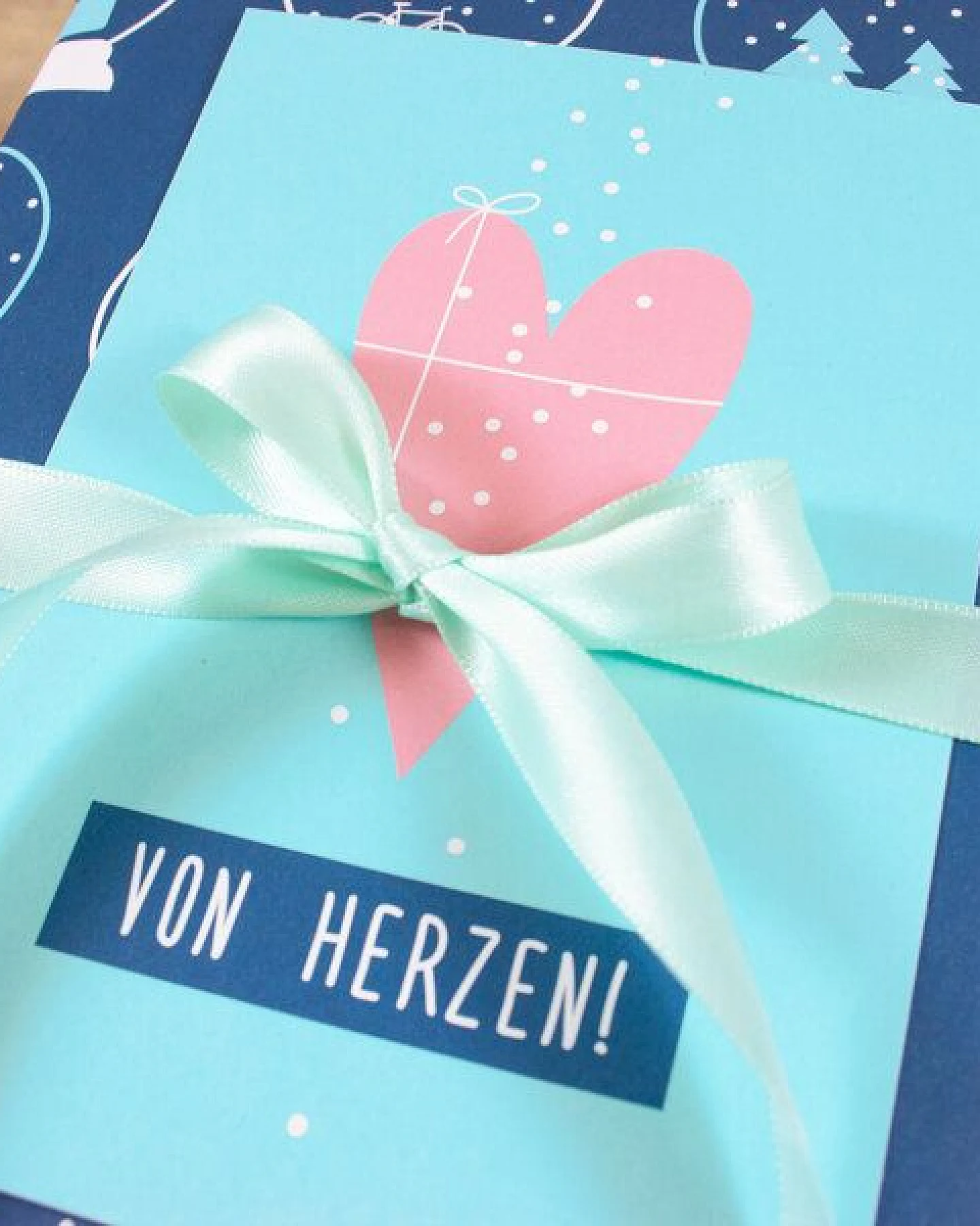 Bow & Hummingbird Postkarte Von Herzen – Ansicht 2