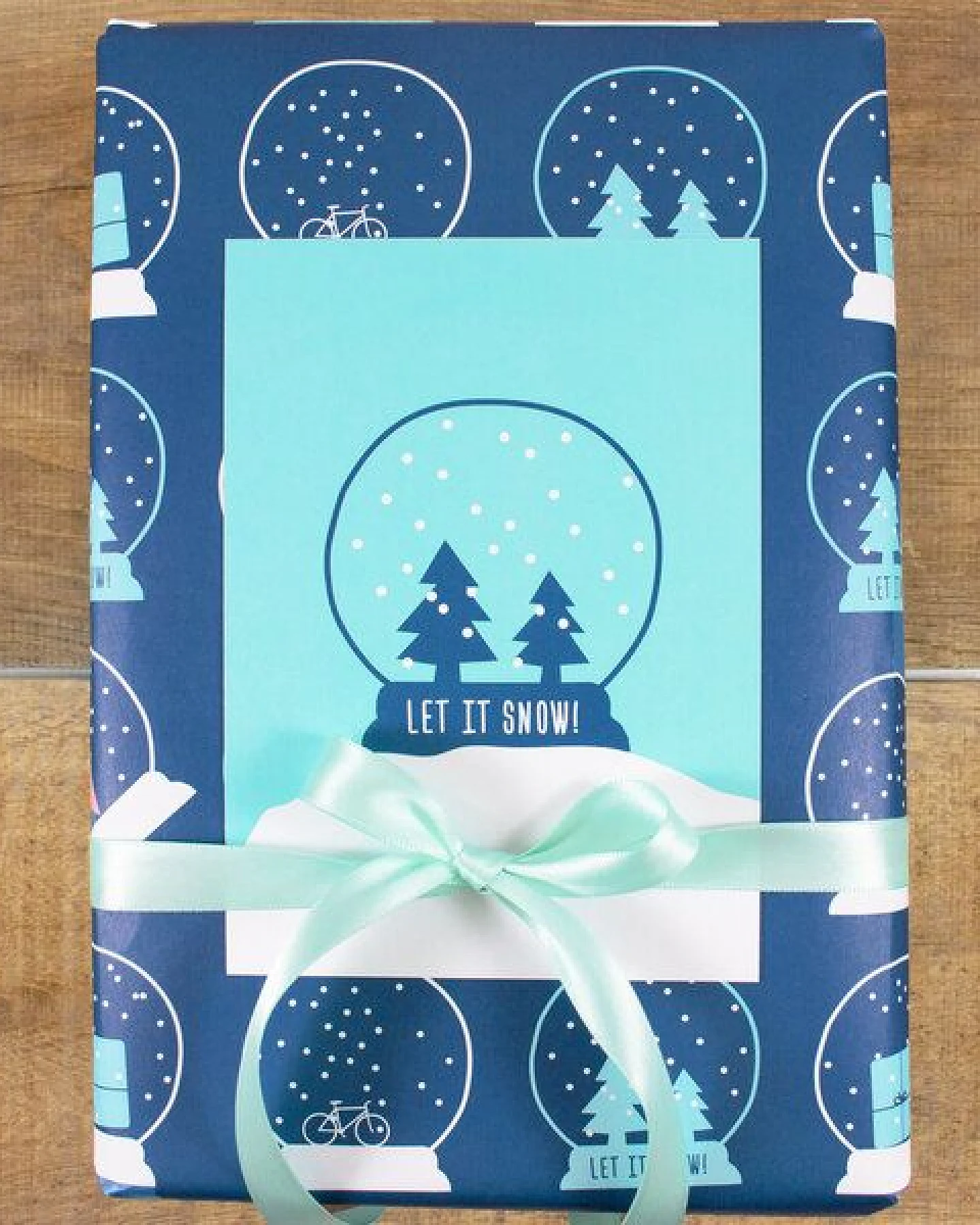 Bow & Hummingbird Postkarte Let it snow! – Ansicht 2