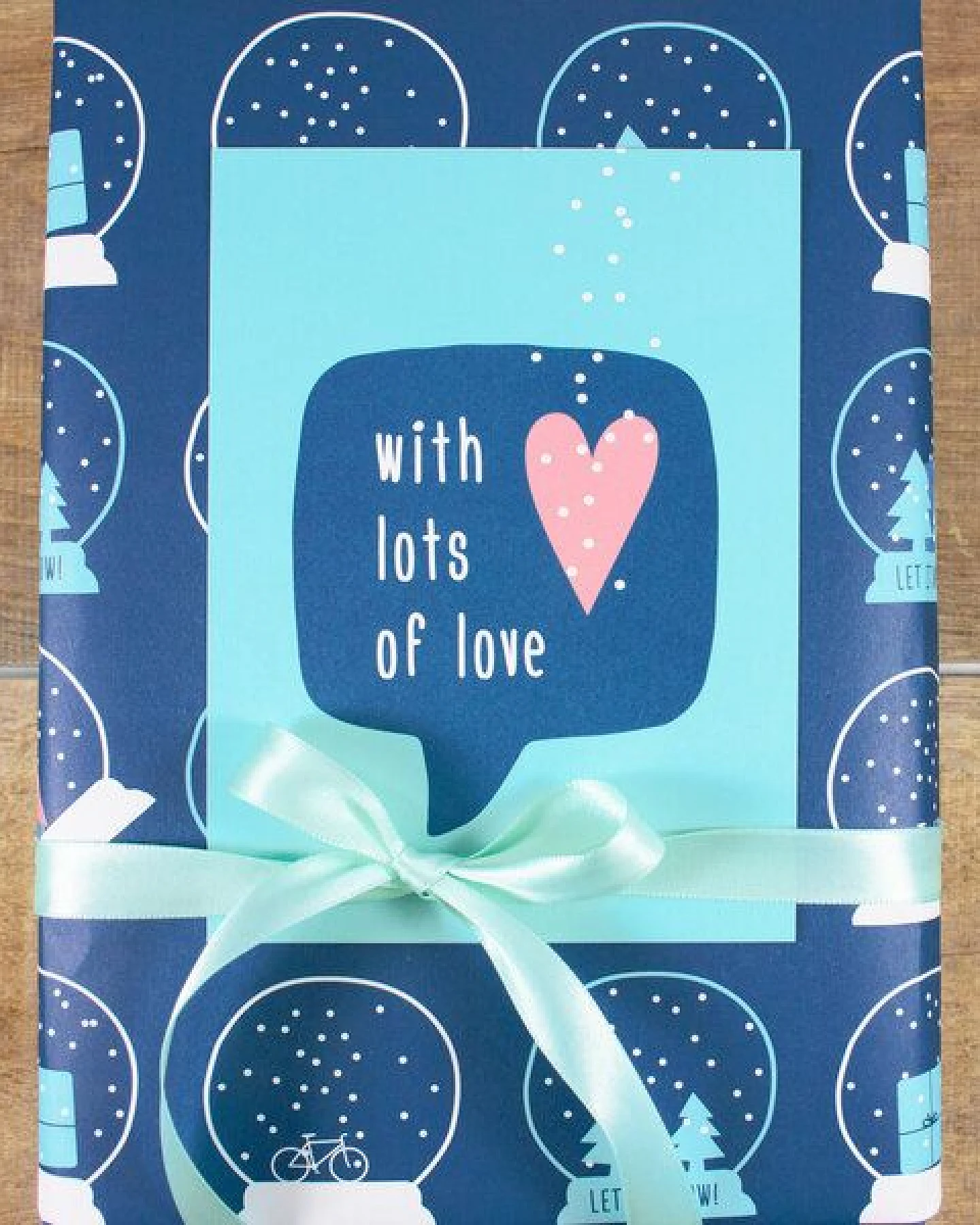 Bow & Hummingbird Postkarte With lots of love – Ansicht 2