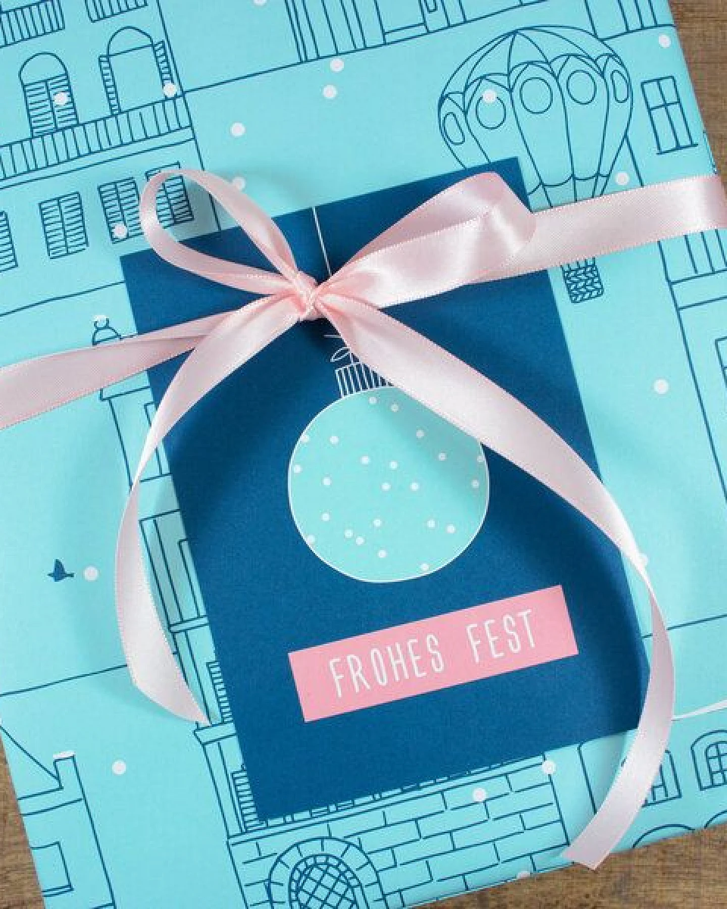 Bow & Hummingbird Postkarte Frohes Fest – Ansicht 2