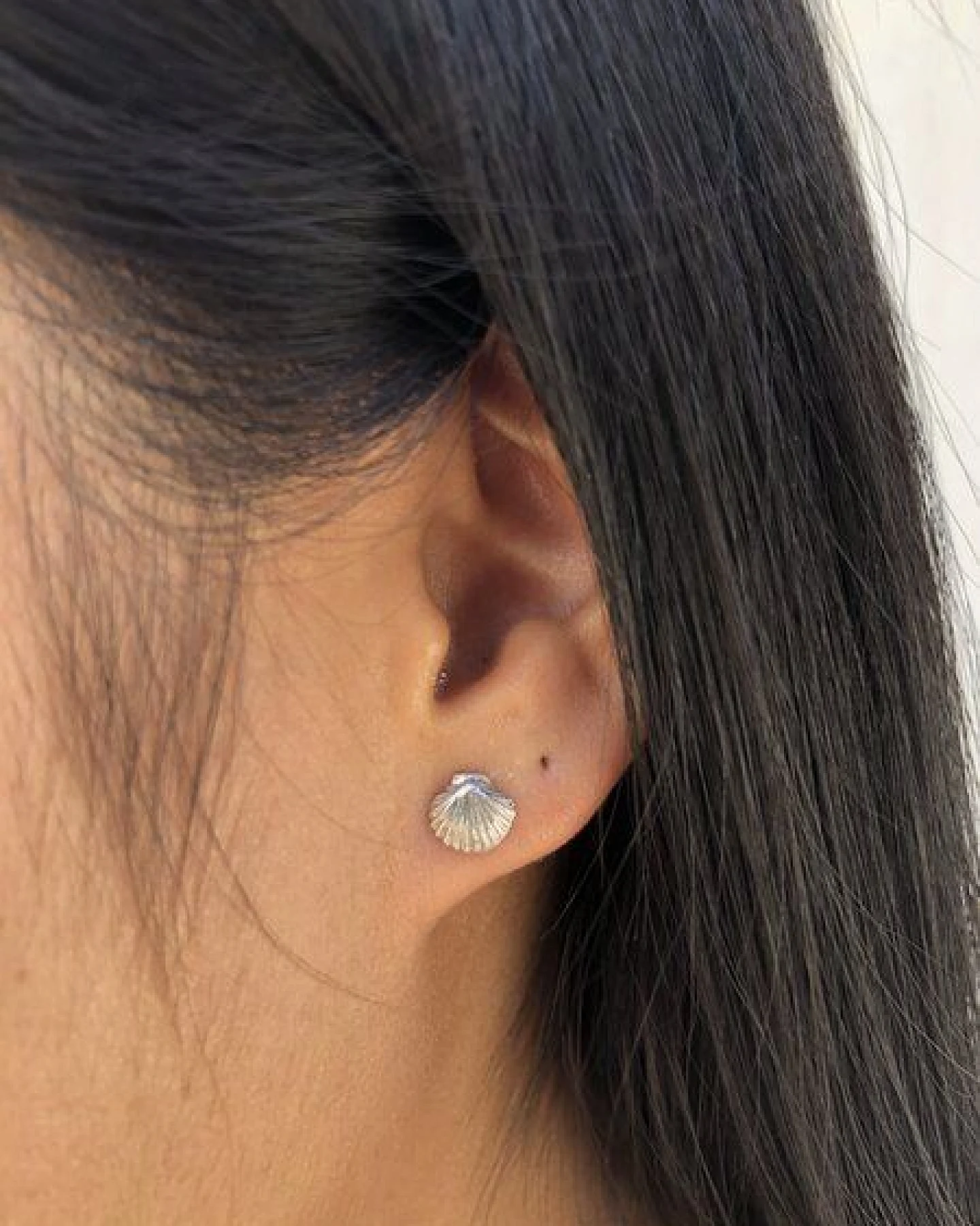 pakilia Silber Ohrstecker kleine Muschel Fair-Trade und handmade – Ansicht 3