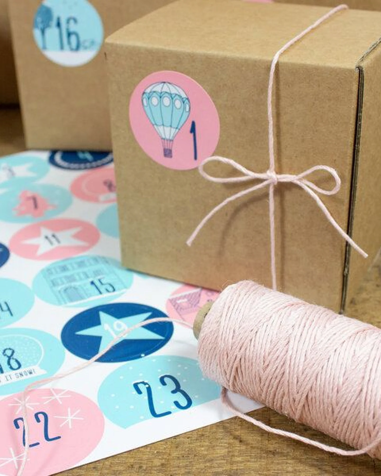 Bow & Hummingbird Adventskalender Set mit Boxen "Winter Wonder" – Ansicht 2